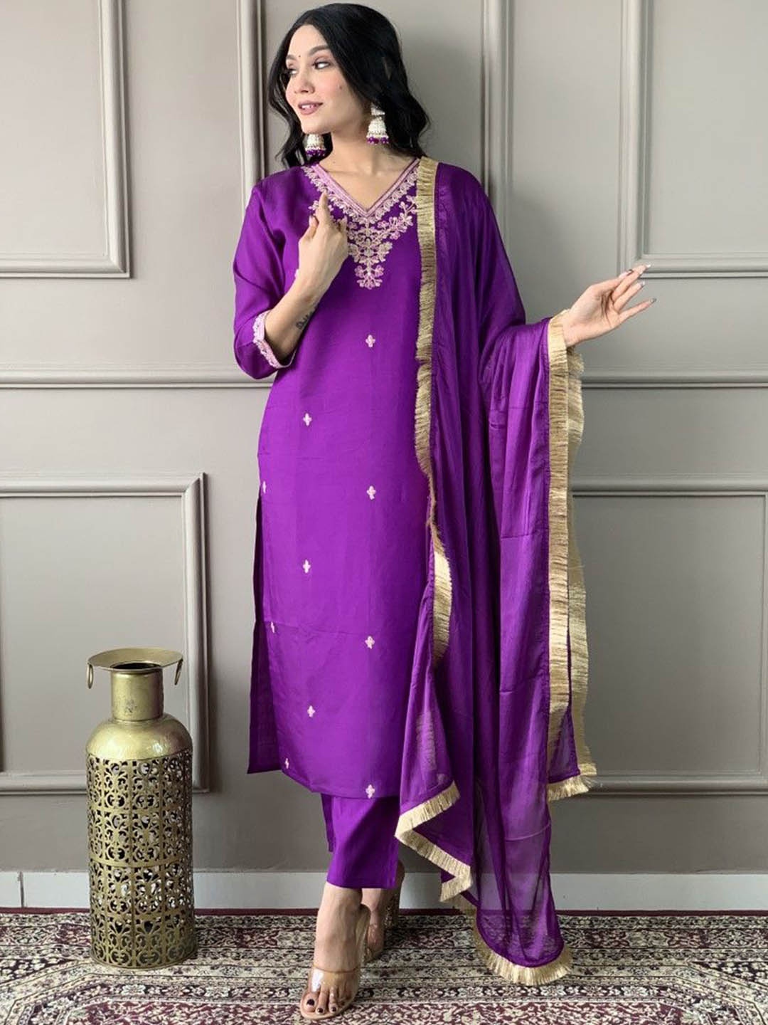 

Kurti Culture Women Floral Embroidered Regular Thread Work Kurta with Trousers & With Dupatta, Purple