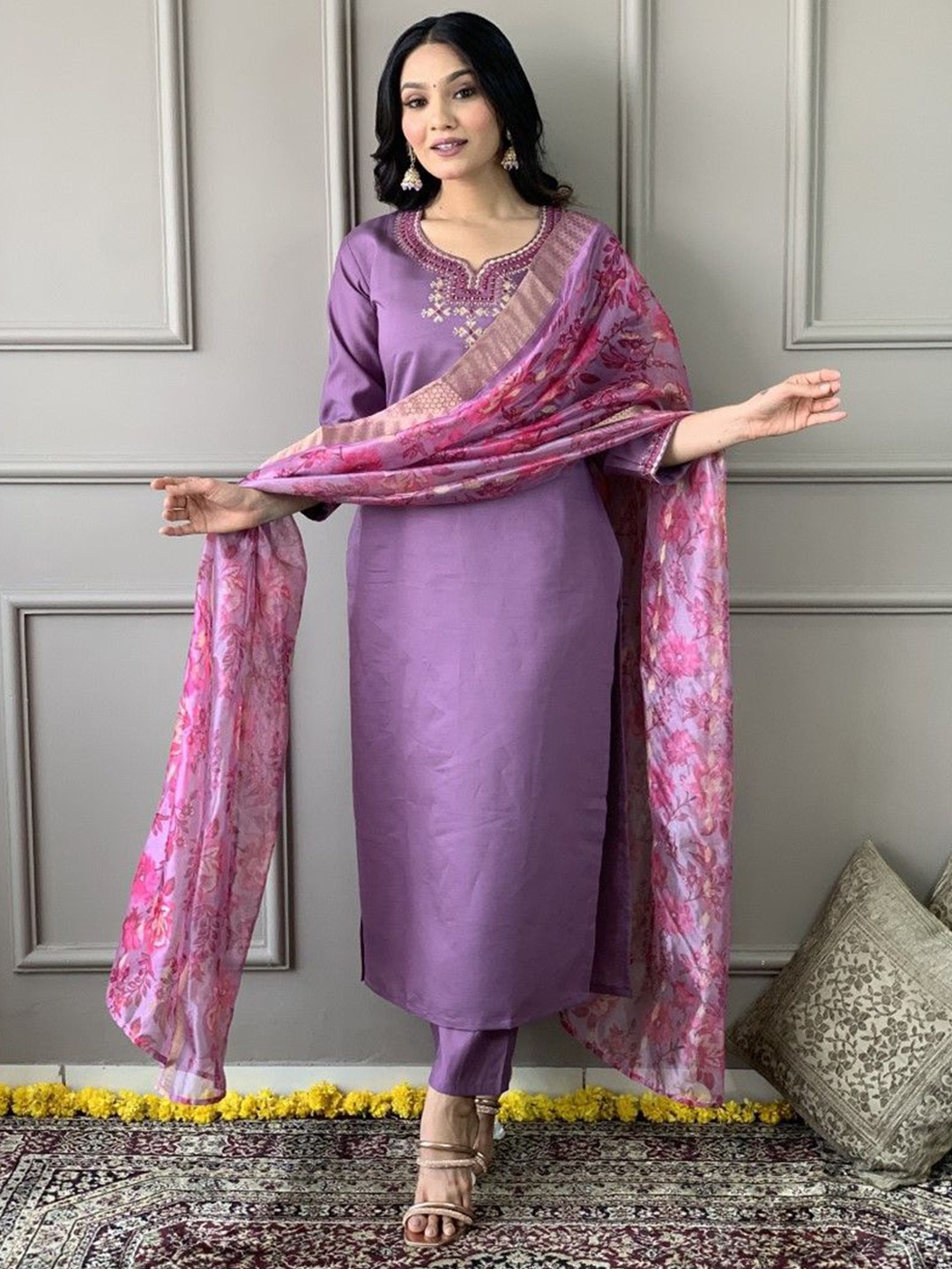 

Moda Rapido Women Floral Embroidered Regular Thread Work Kurta with Trousers & With Dupatta, Lavender