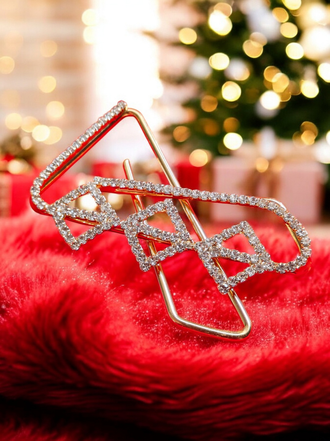 

CHANDERKASH Gold-Plated Designer Hair Clips, Assorted