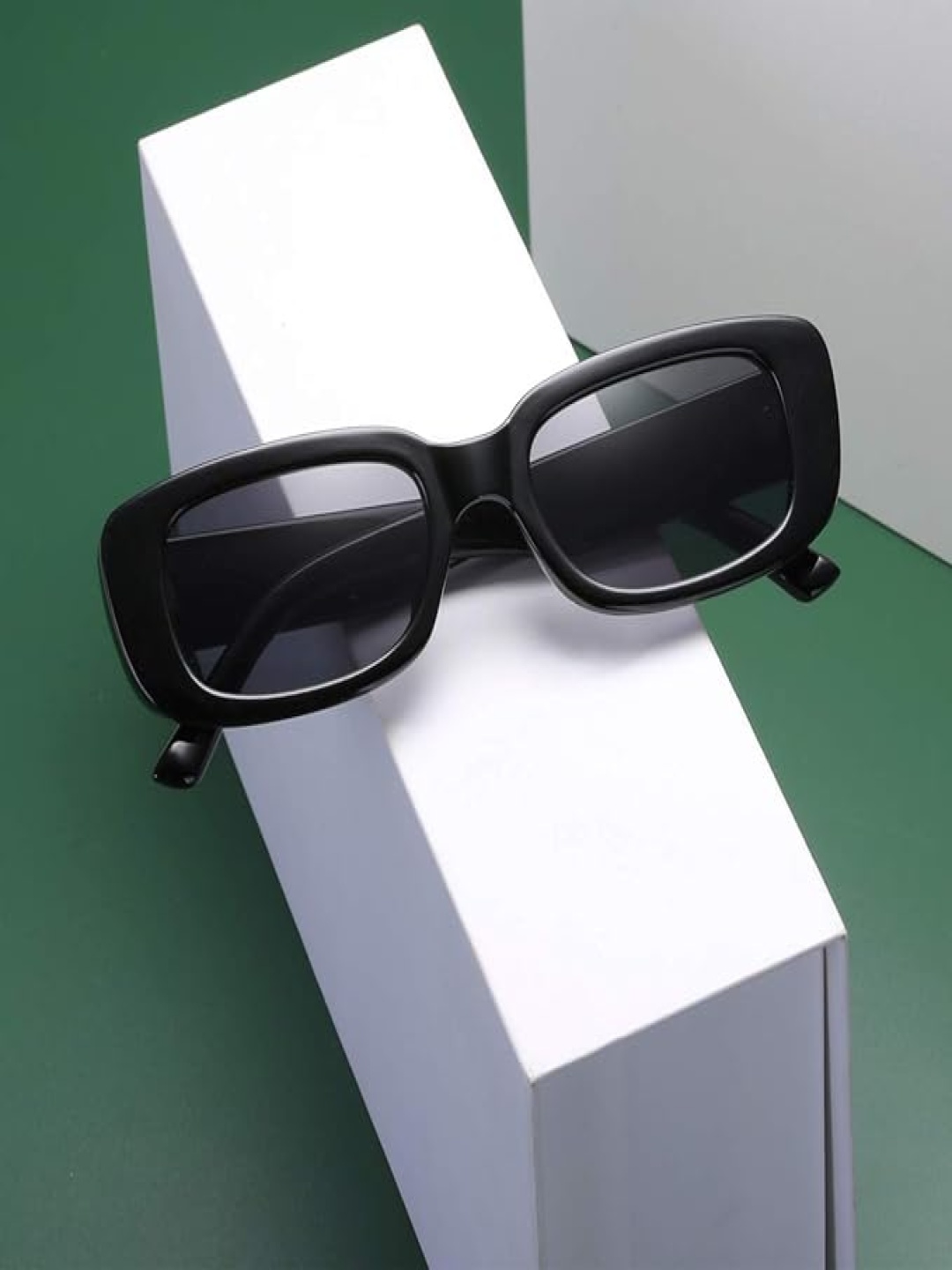 

LEGEND EYEWEAR Unisex Square Sunglasses with UV Protected Lens, Black
