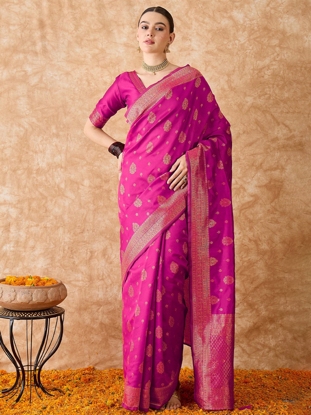 

DEVATITHI Ethnic Motifs Woven Design Zari Banarasi Saree, Pink