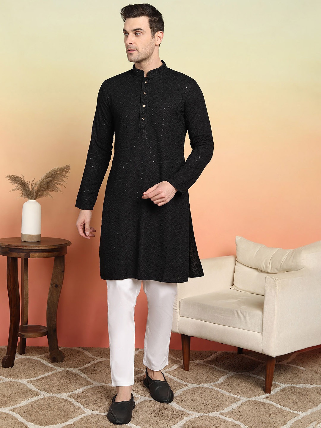 

SWAGG INDIA Men Ethnic Motifs Embroidered Chikankari Kurta, Black