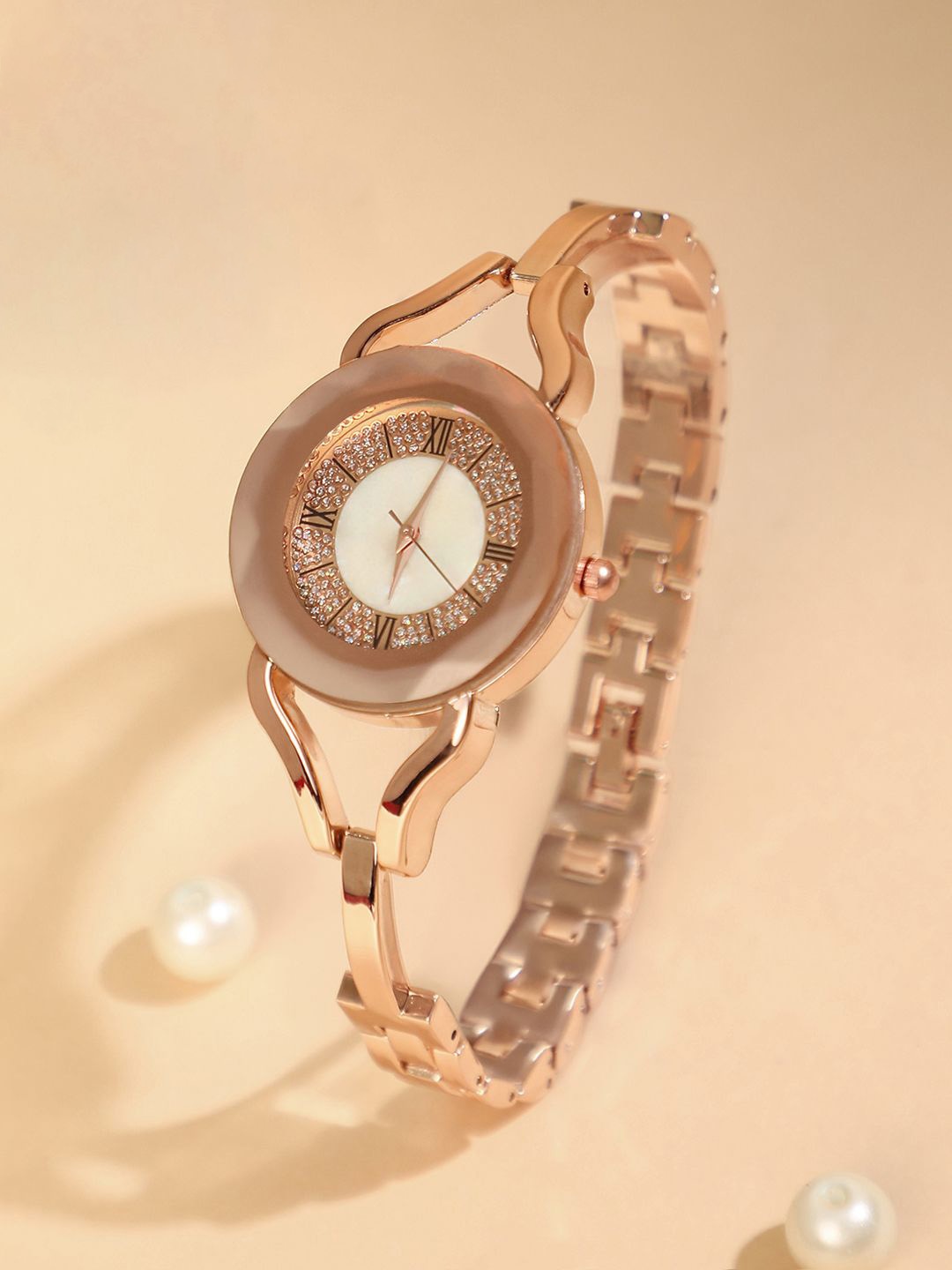 

HAUTE SAUCE by Campus Sutra Women Mother of Pearl Dial & Stainless Steel Bracelet Style Straps Analogue Watch, Rose gold