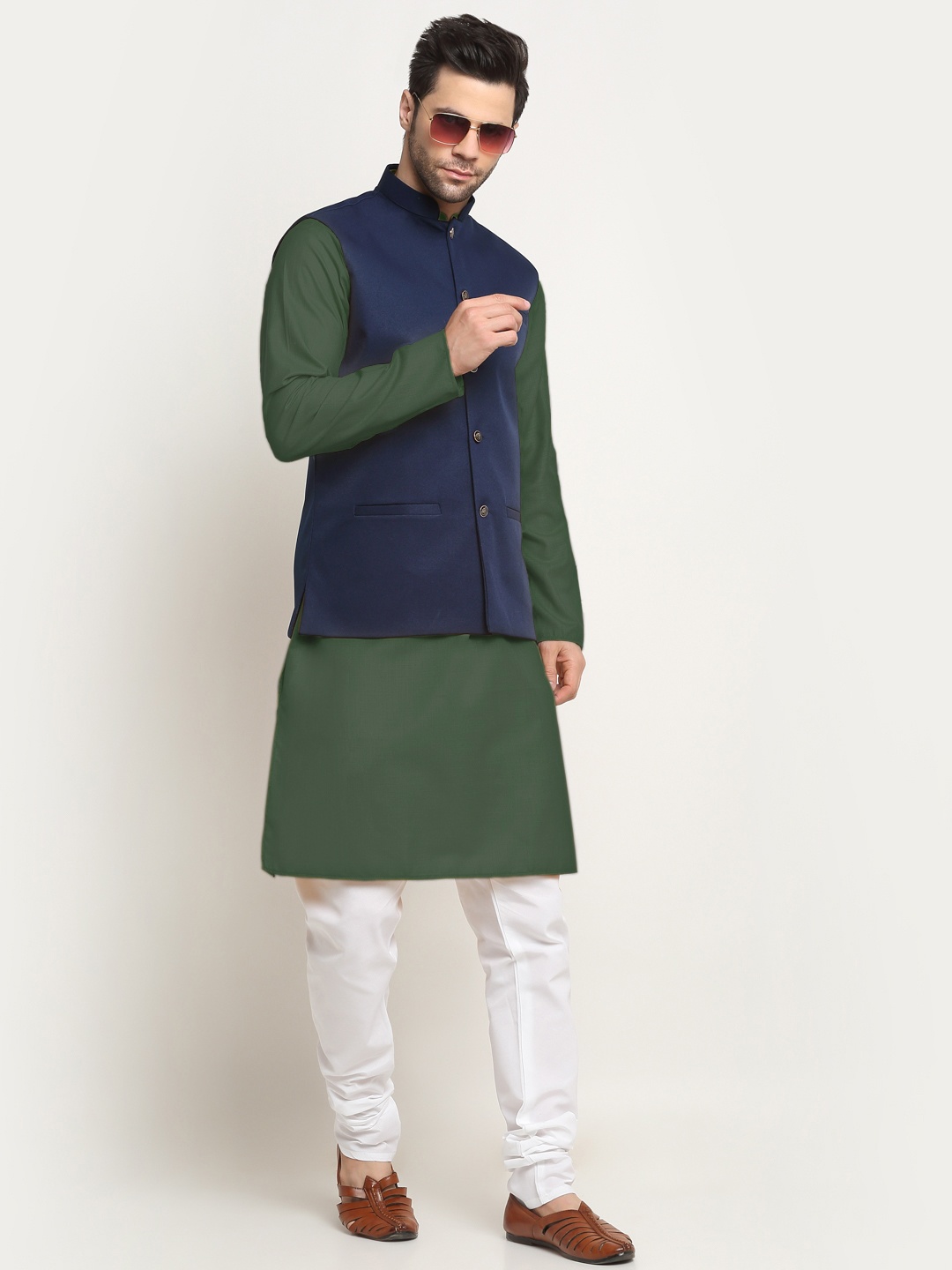 

KRAFT INDIA Mandarin Collar Straight Kurta With Pyjama And Nehru Jacket, Green