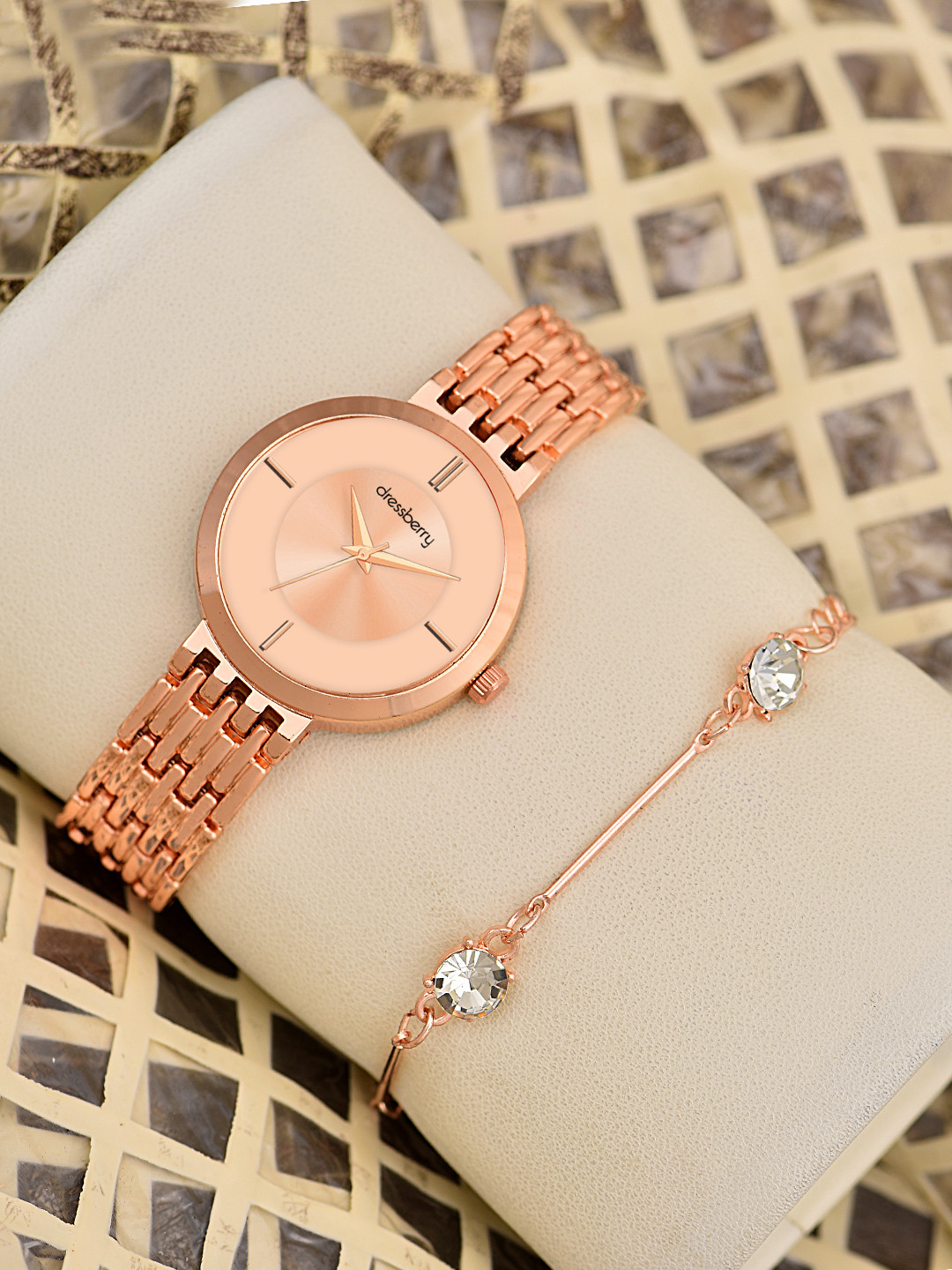 

DressBerry Women Analog Watch & Bracelet Gift Set, Rose gold