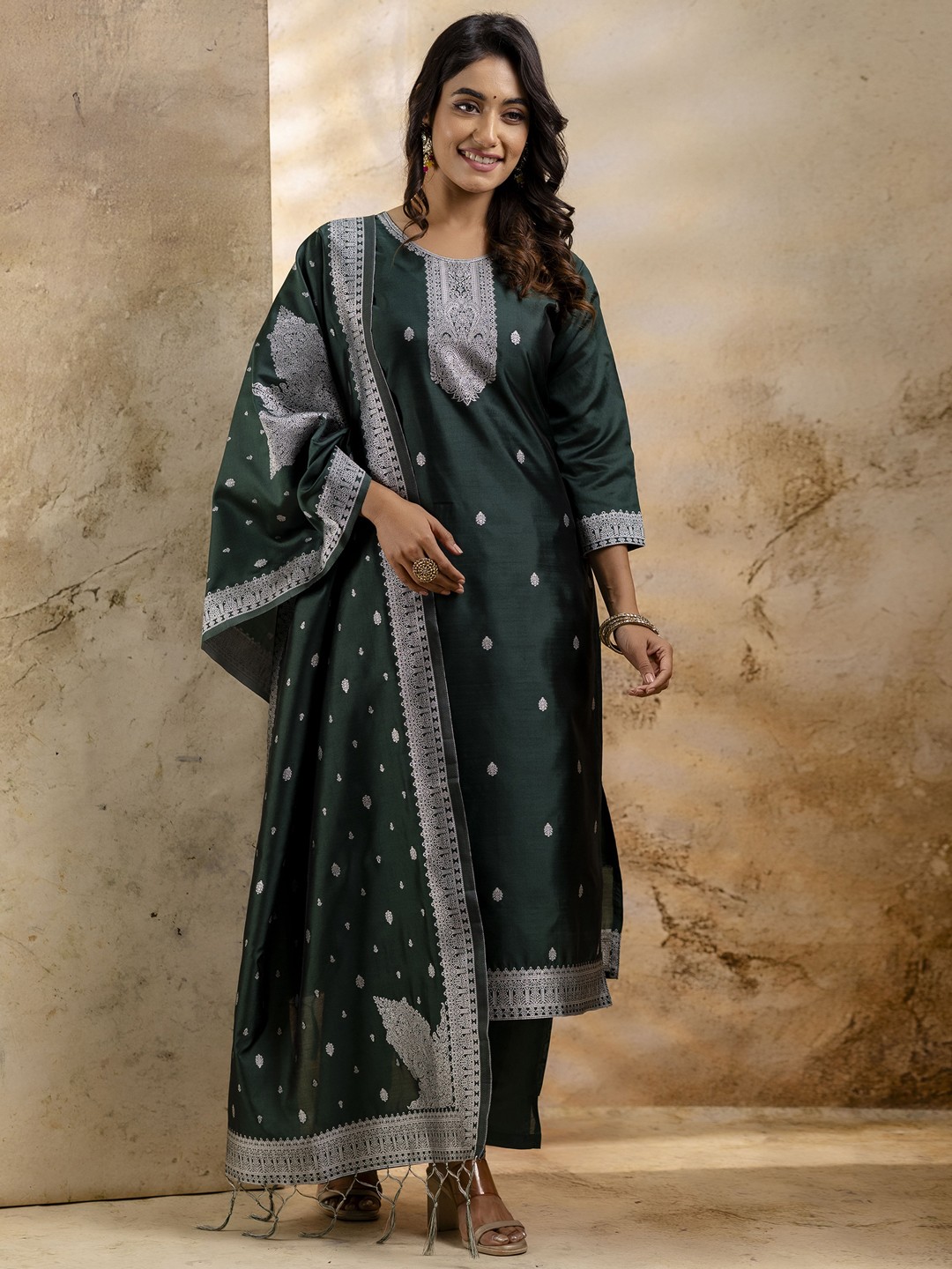 

VredeVogel Floral Printed Straight Kurta With Trousers And Dupatta, Green