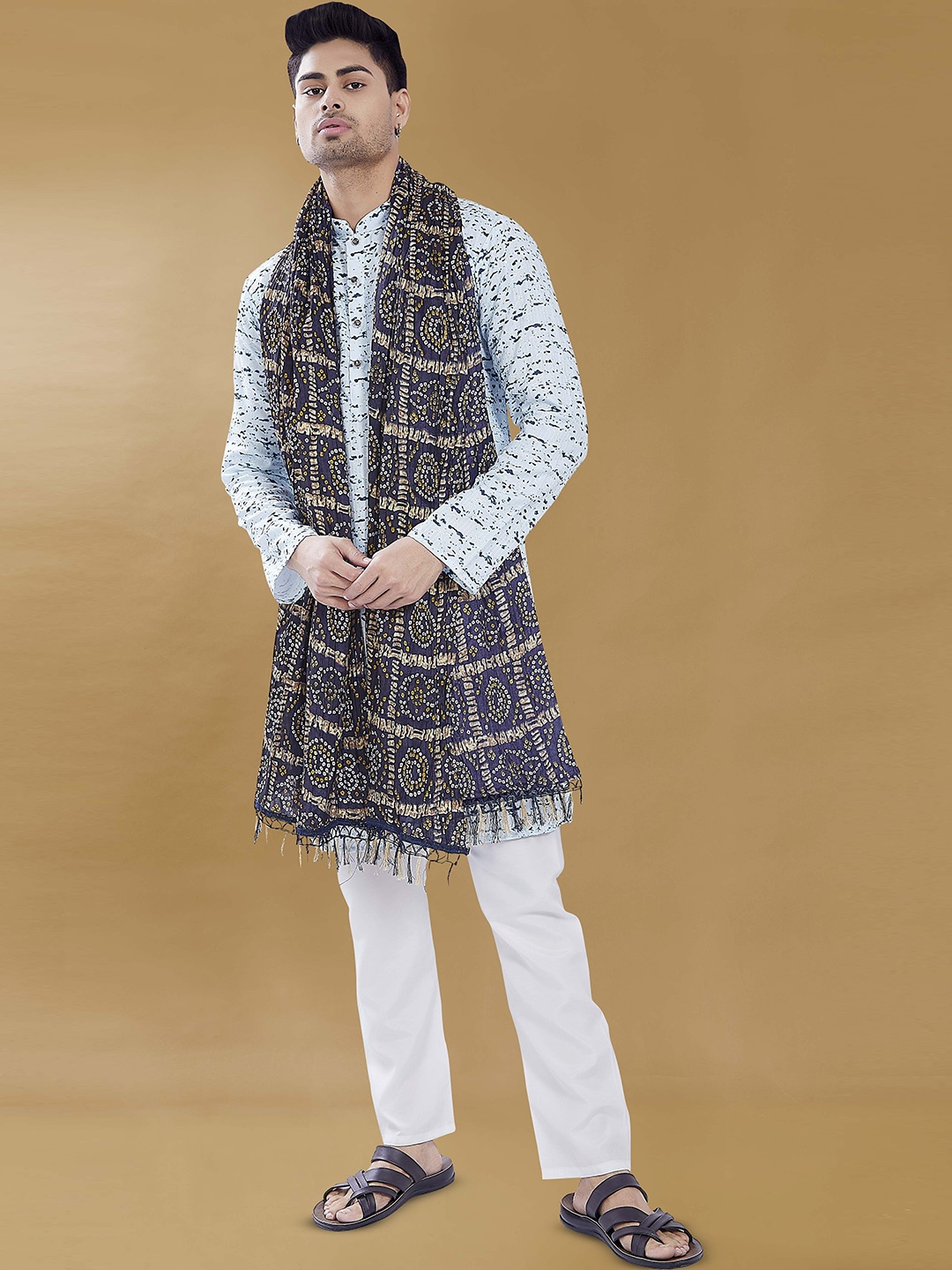 

DIVISIVE Men Printed Bandhani Dupatta, Navy blue