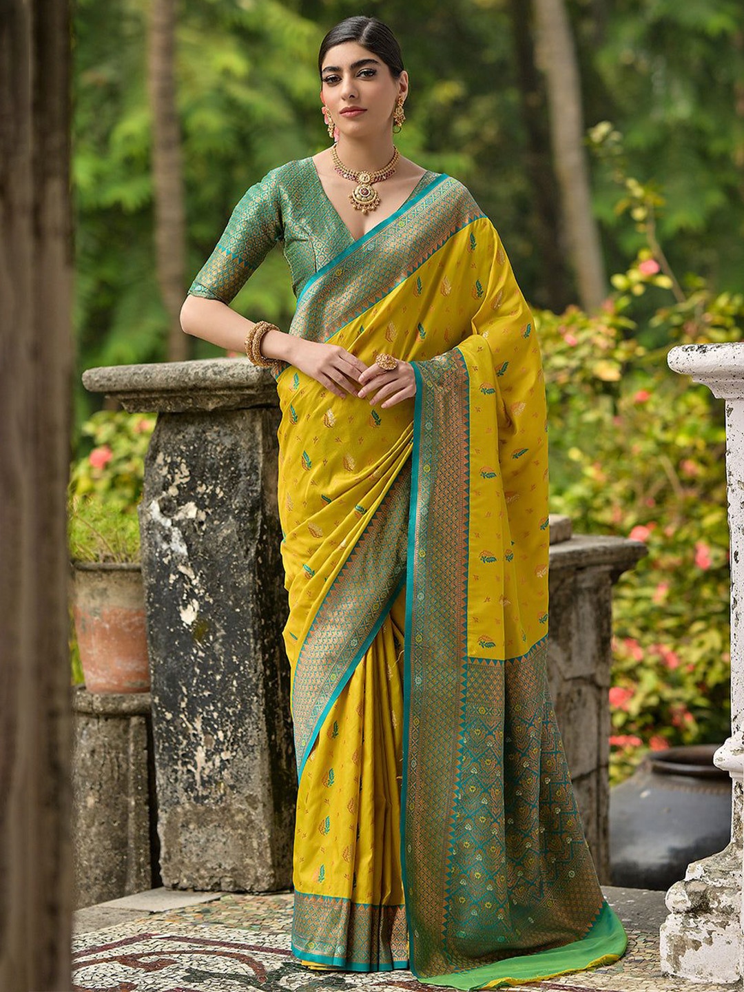 

VISHNU WEAVES Vivid Yellow Ethnic Motifs Woven Design Zari Banarasi Silk Sarees