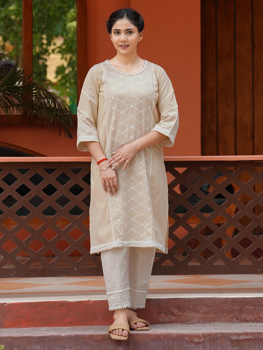 

zuri Flora Embroidered Pure Cotton Round-Neck Straight Kurta With Trousers, Beige