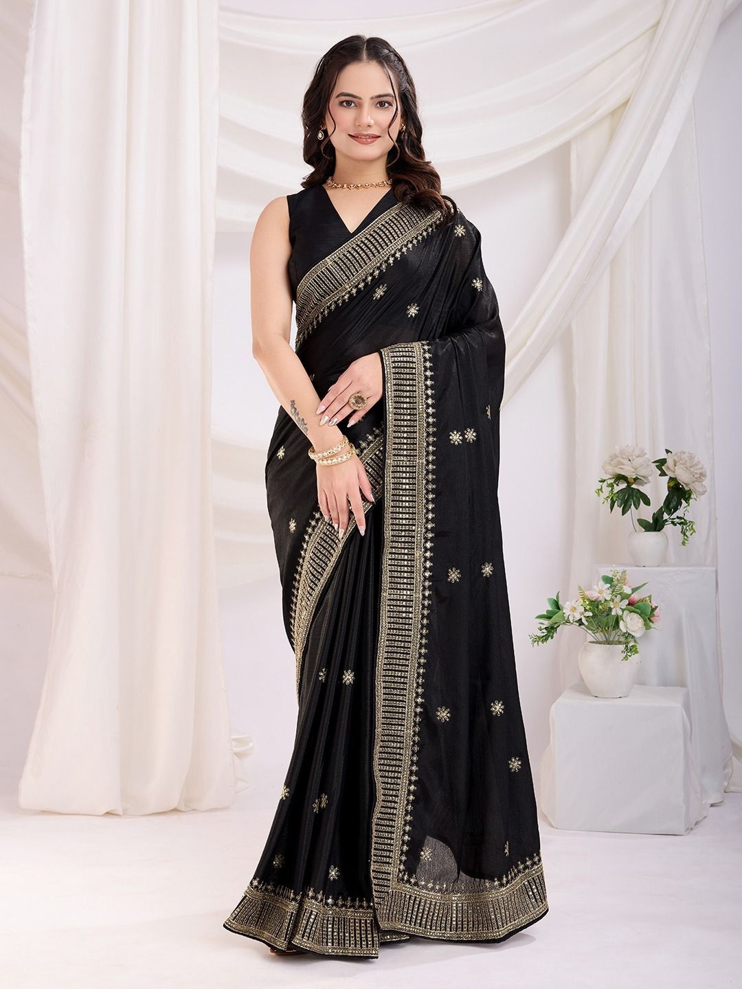 

VenderVilla Floral Sequinned Poly Chiffon Saree, Black