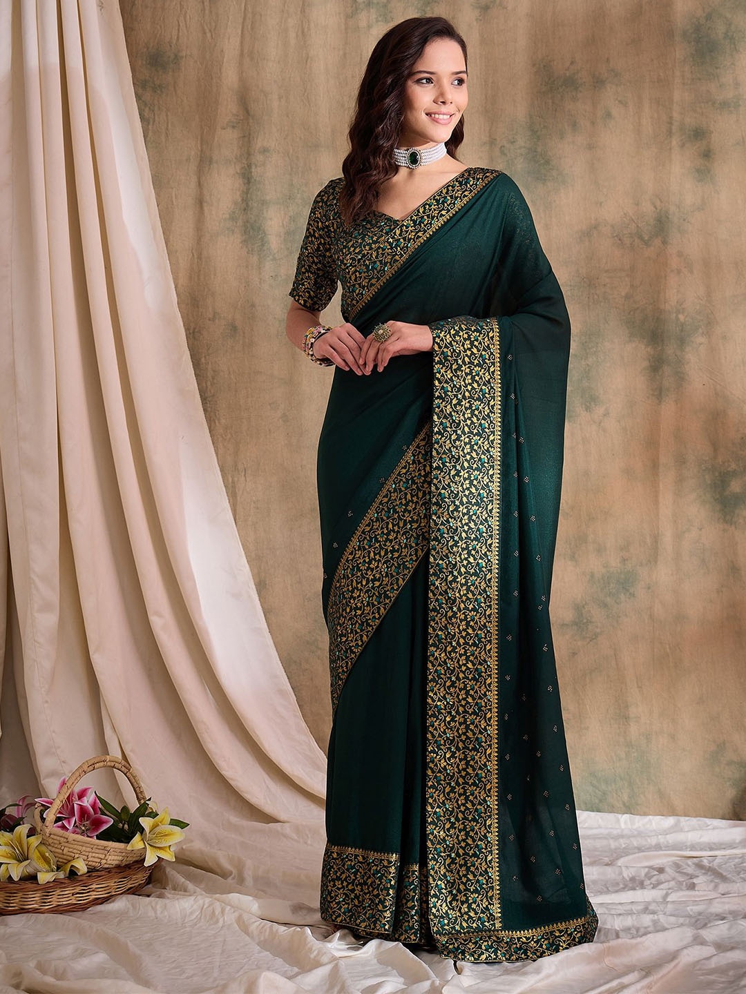 

DEVATITHI Woven Design Zari Saree, Green