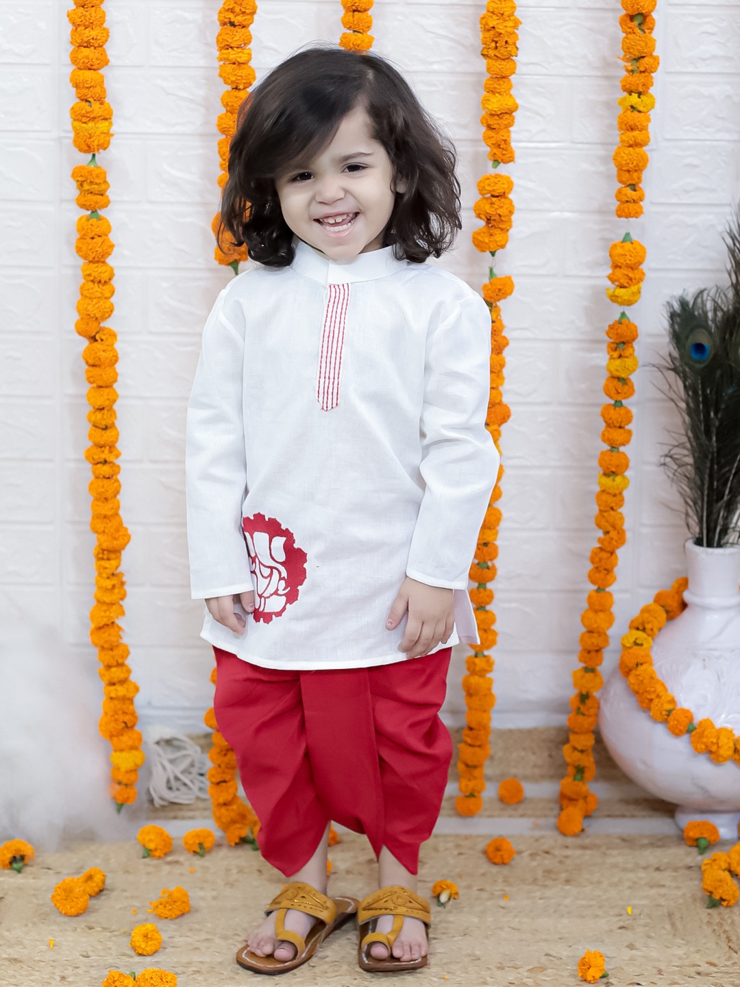 

BownBee Boys Floral Printed Regular Pure Cotton Kurta with Dhoti Pants, White