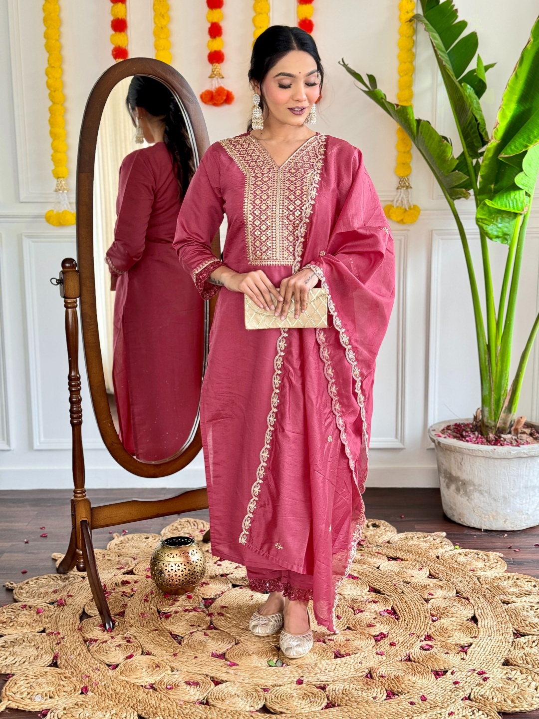 

Moda Rapido Women Ethnic Motifs Embroidered Regular Thread Work Chanderi Silk Kurta with Trousers & With, Mauve