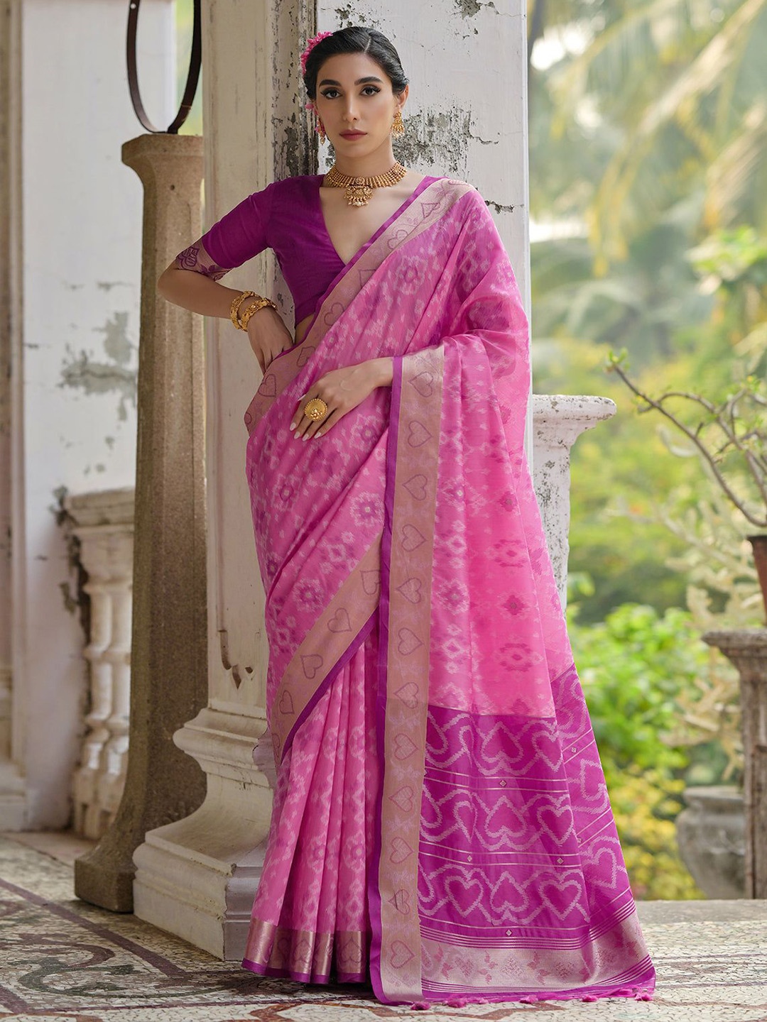 

VISHNU WEAVES Ethnic Motifs Woven Design Zari Ikkat Silk Sarees, Pink
