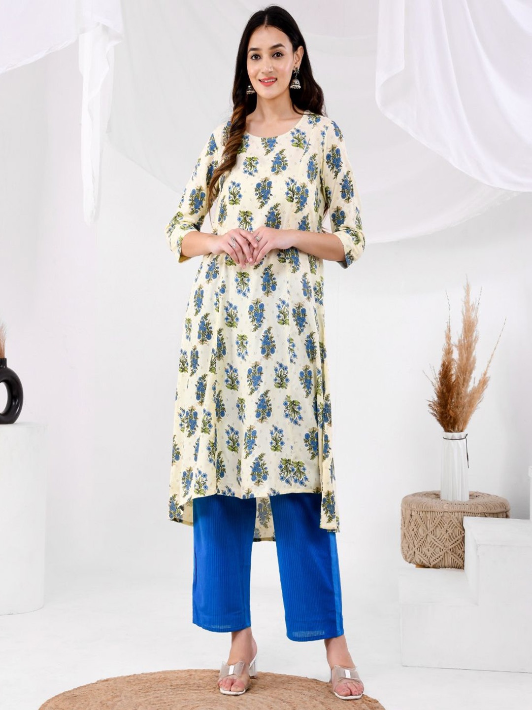 

Aspriya Floral Printed Round Neck A-Line Kurta, Cream