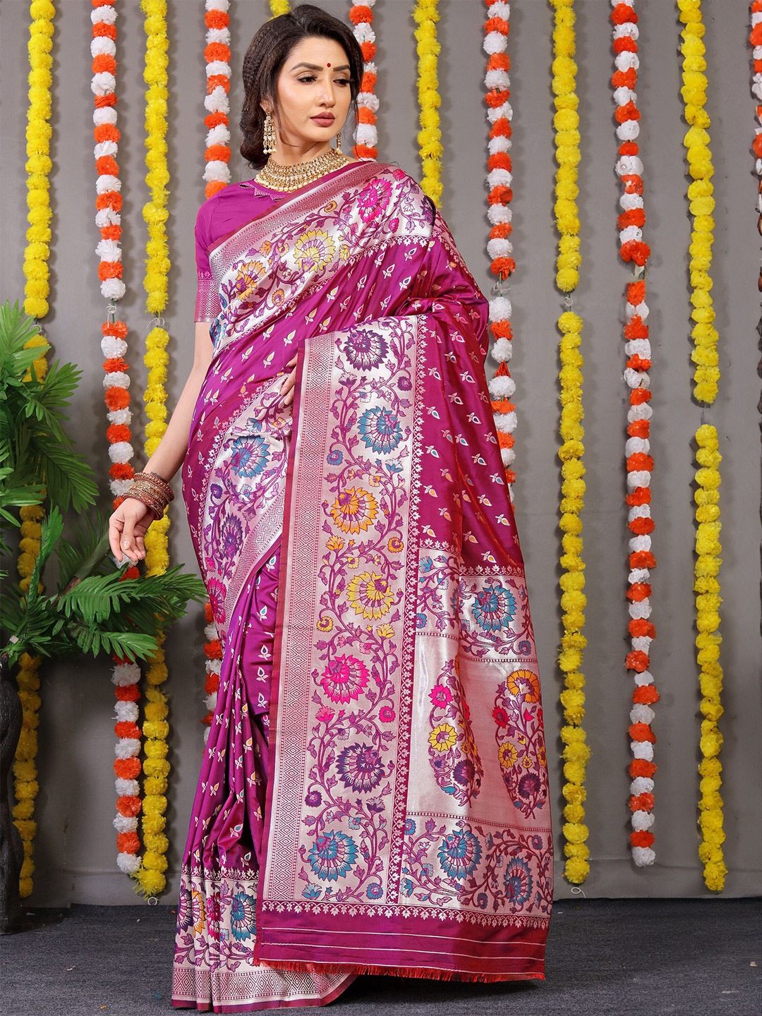 

amirat Woven Design Zari Pure Silk Banarasi Saree, Purple