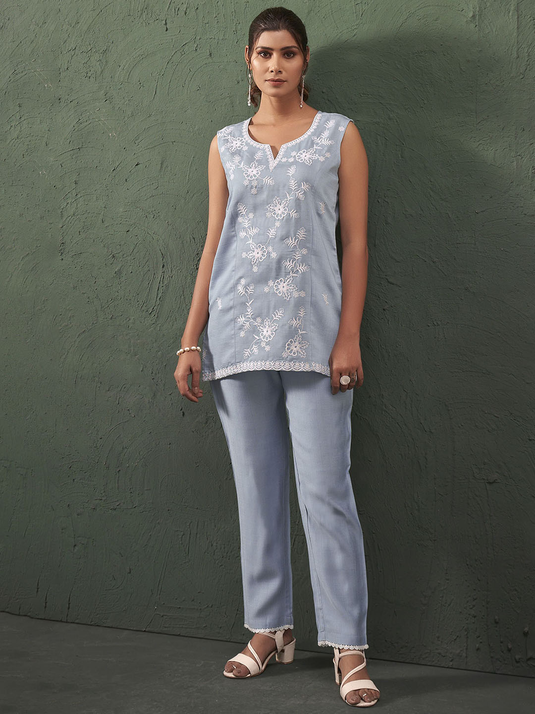 

Anouk Women Embroidered Top & Trousers, Turquoise blue