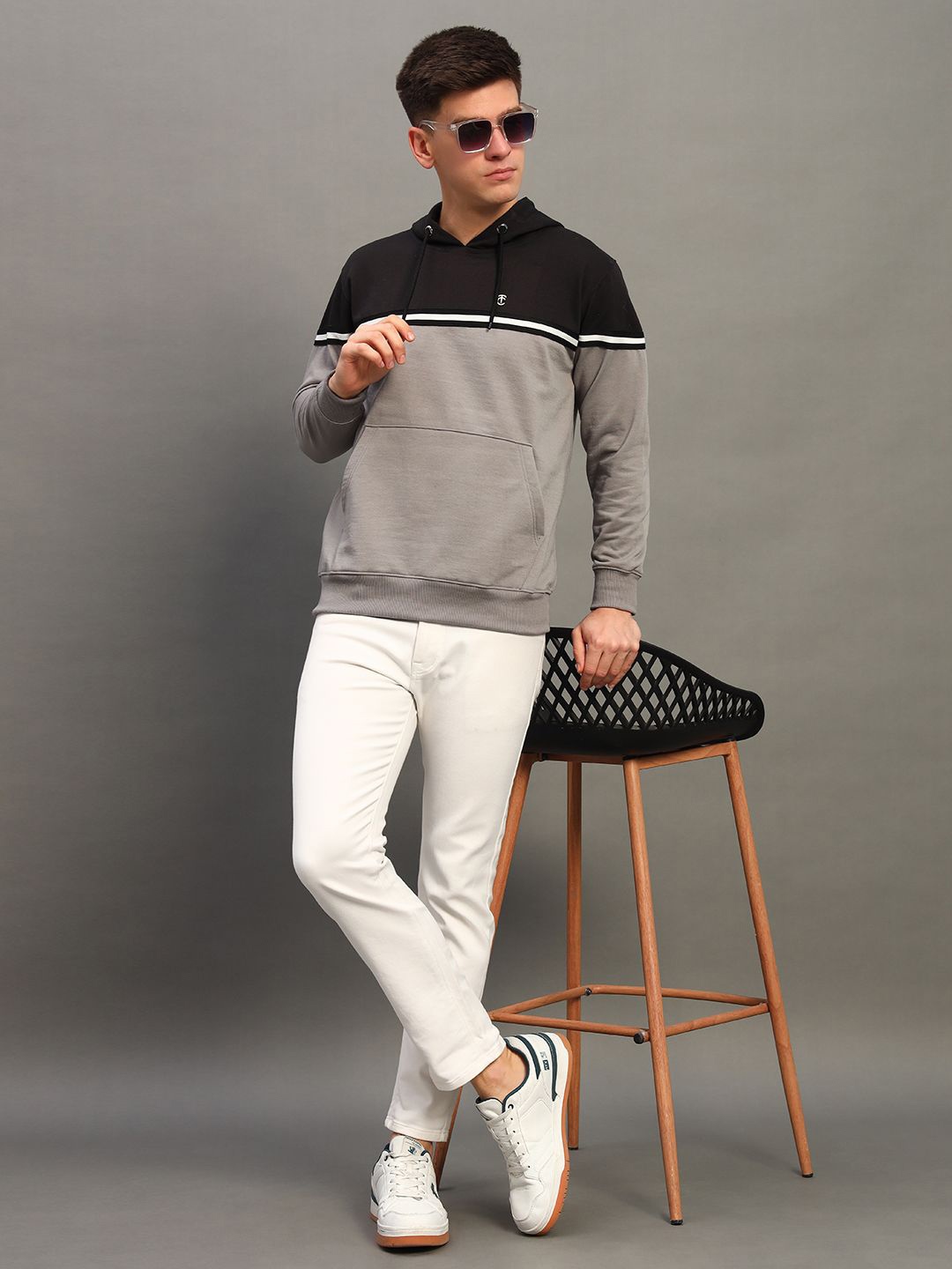 

THE CASUALS Men Colourblocked Hooded Sweatshirt, Grey