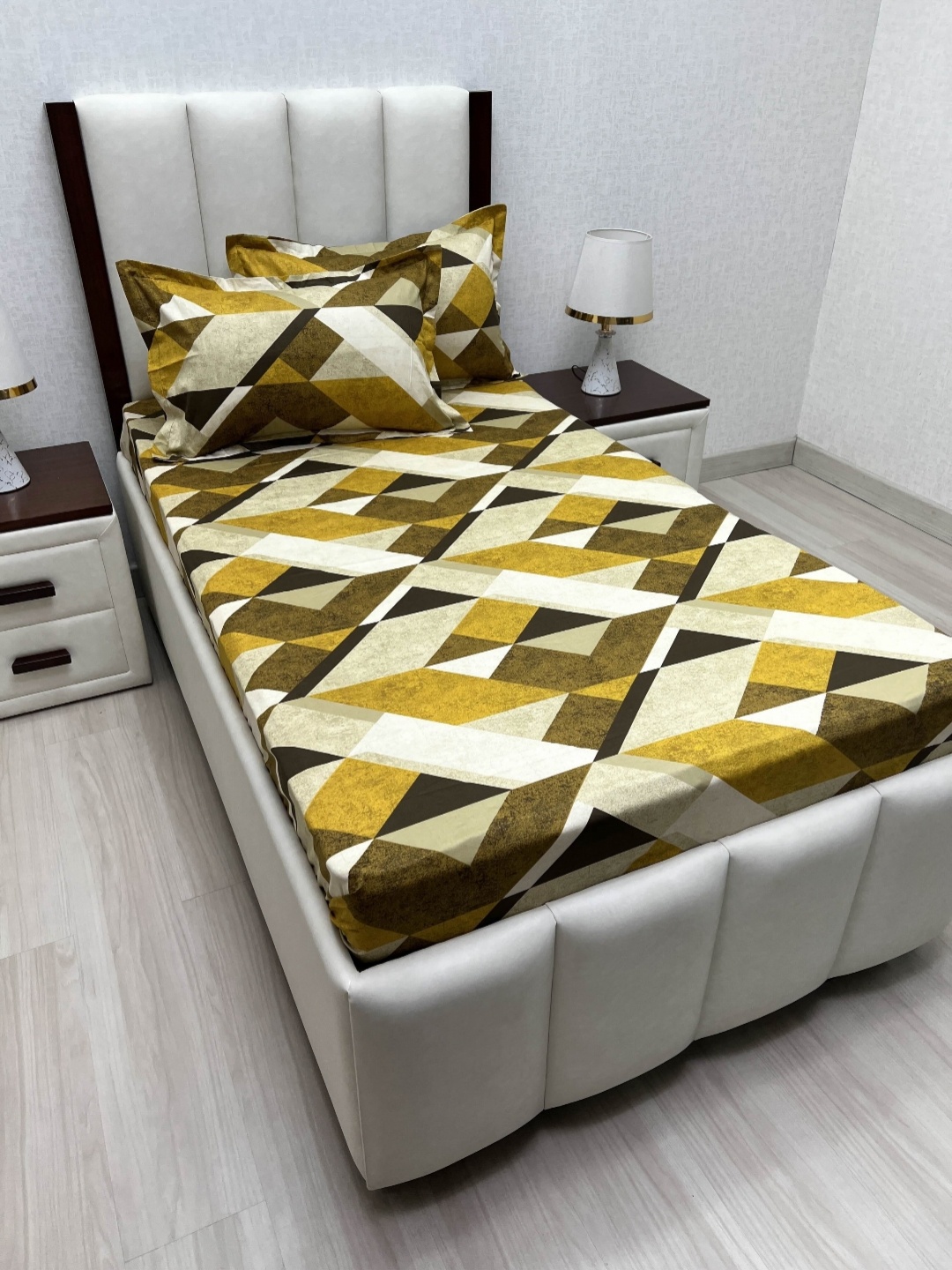 

Pure Decor Green & White Geometric Pure Cotton 210 TC Single Bedsheet Set