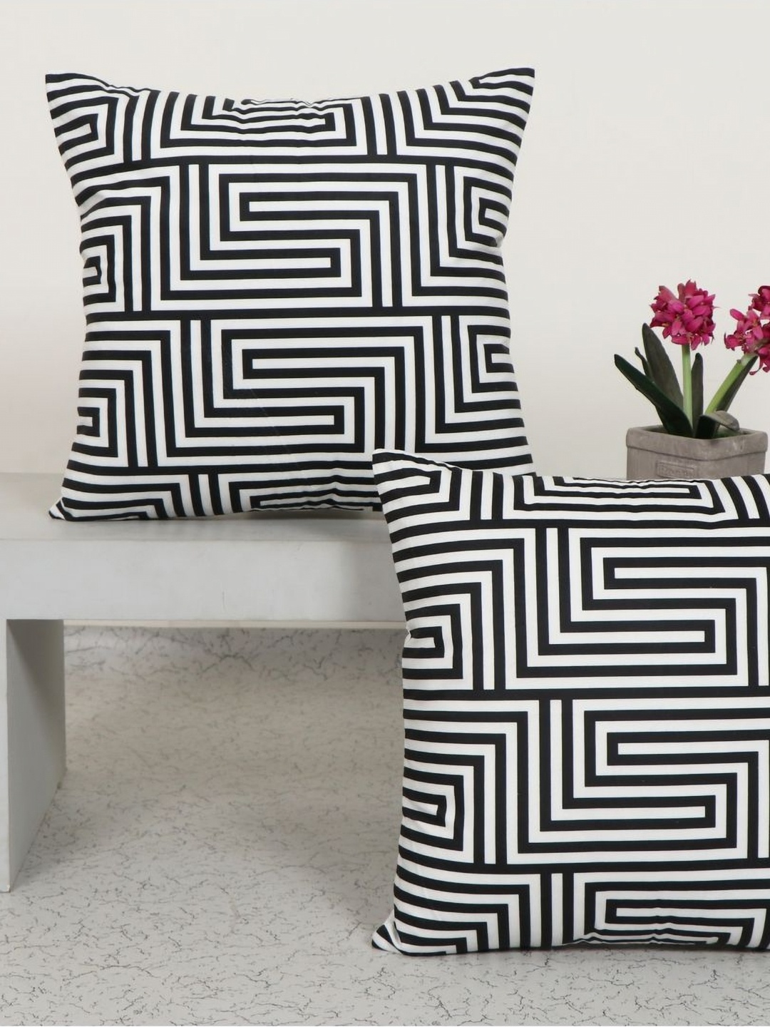 

Aura Black & White 2 Pieces Geometric Printed Square Cushion Covers