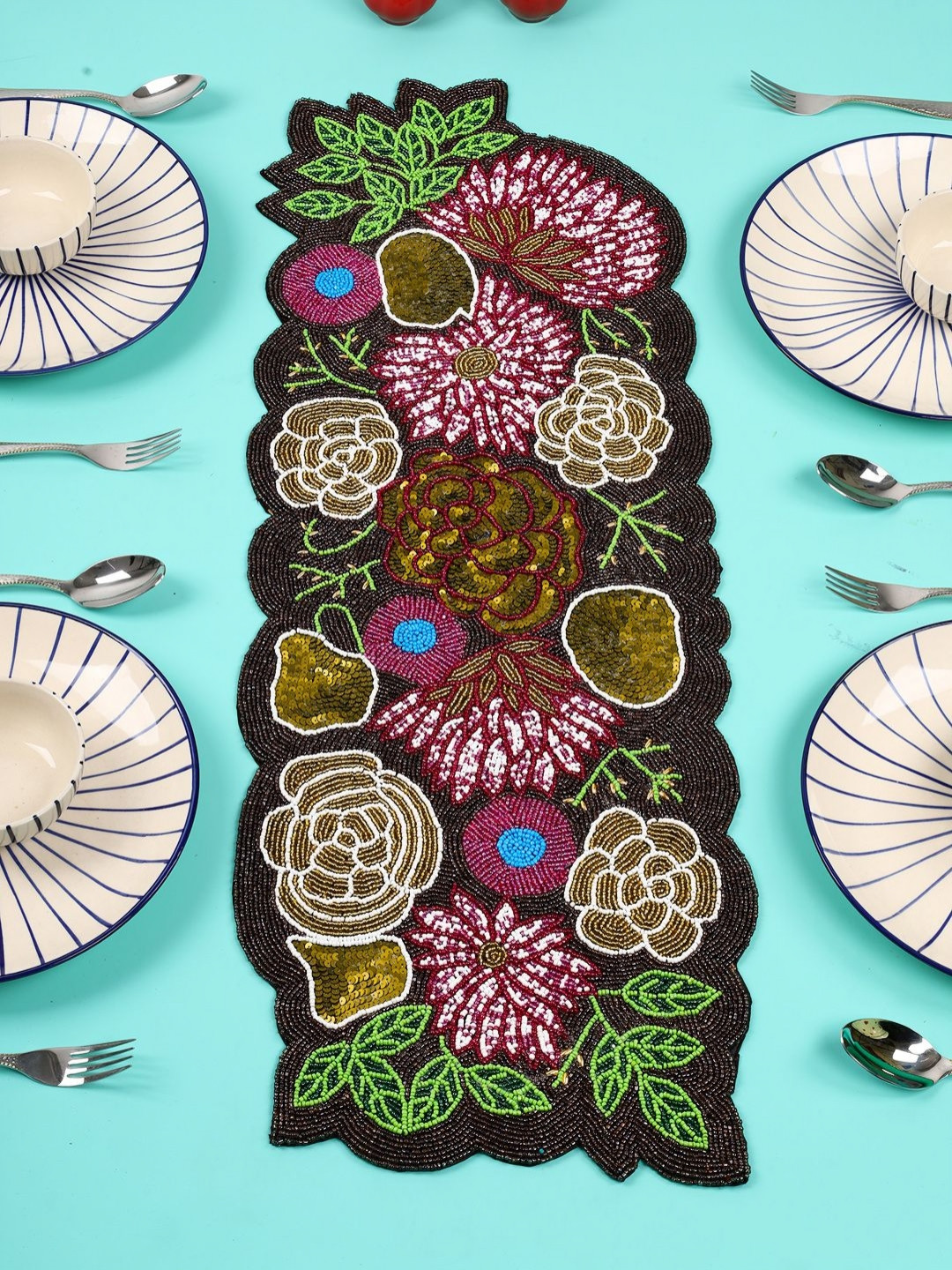 

YWULY Black & White Floral Embroidered Beaded Dining Table Runner