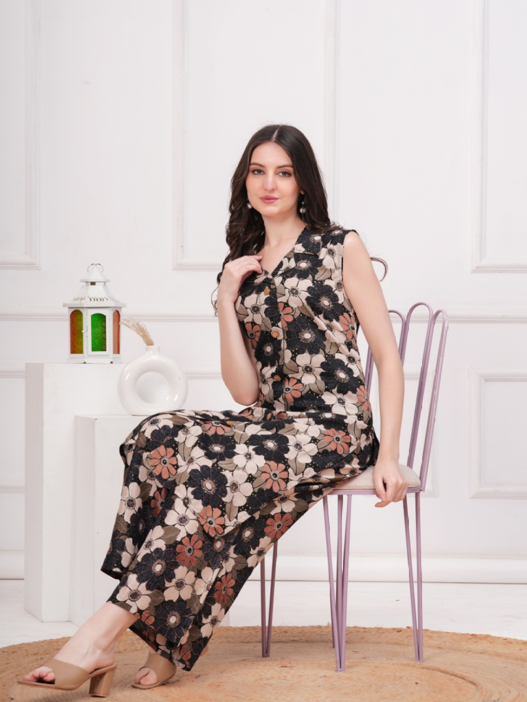 

KALINI Floral Printed Sleeveless Notched Lapel Collar Straight Kurta With Palazzos, Black