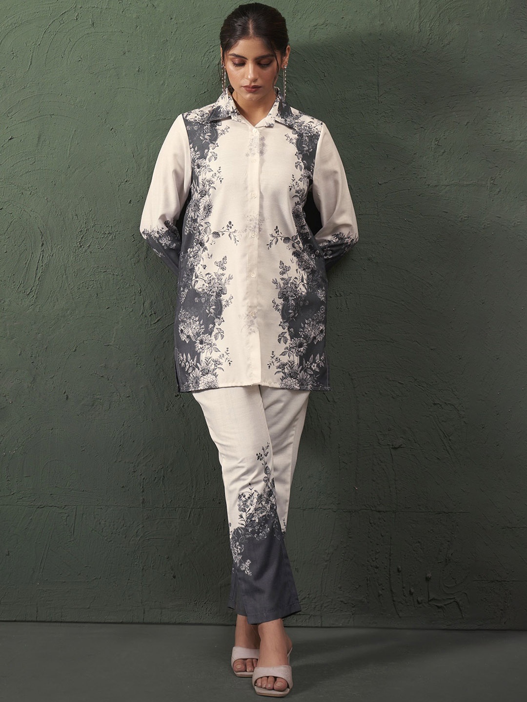 

Anouk Women Printed Kurta & Plazzos Co-Ord Set, Off white