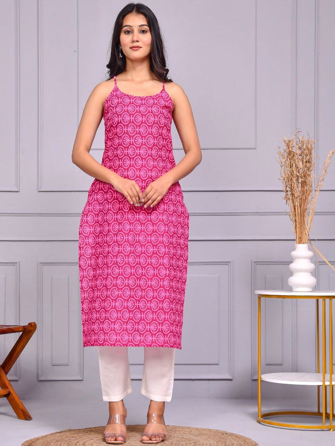 

Aspriya Ethnic Motifs Printed Shoulder Straps Straight Kurta, Pink