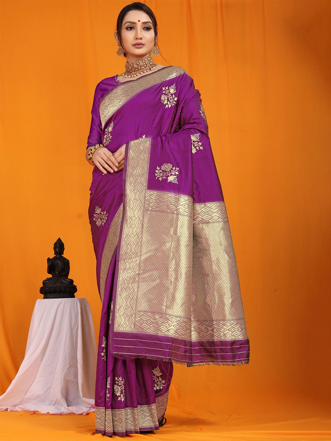 

amirat Woven Design Zari Pure Silk Banarasi Saree, Magenta