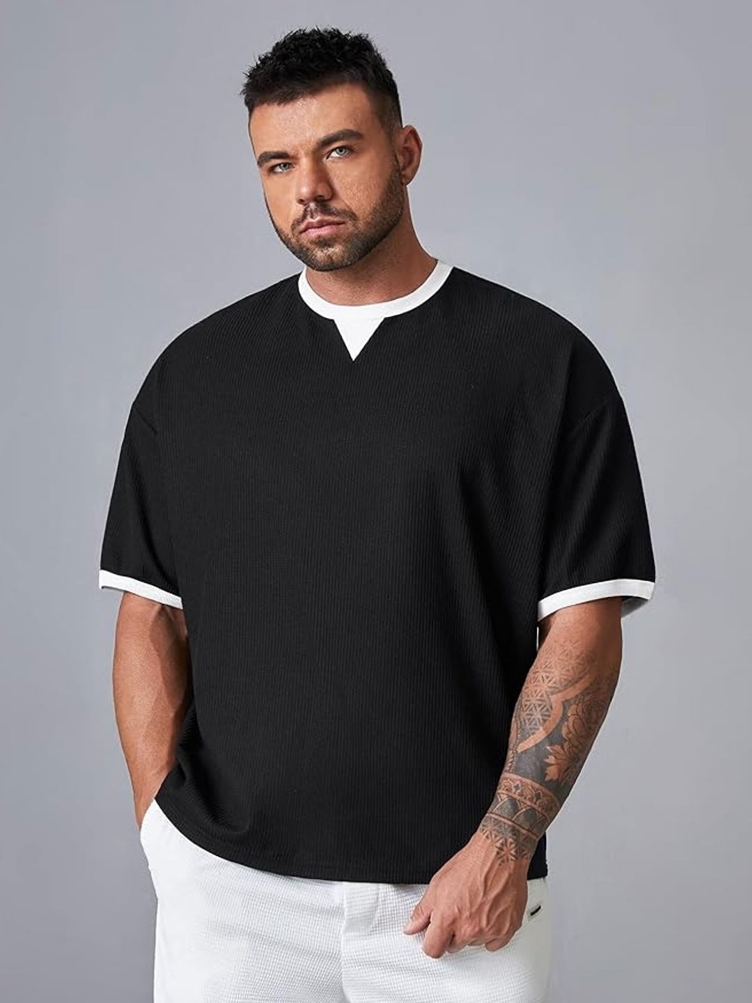 

madfrog Men Solid Round Neck Cotton Oversized T-shirt, Black