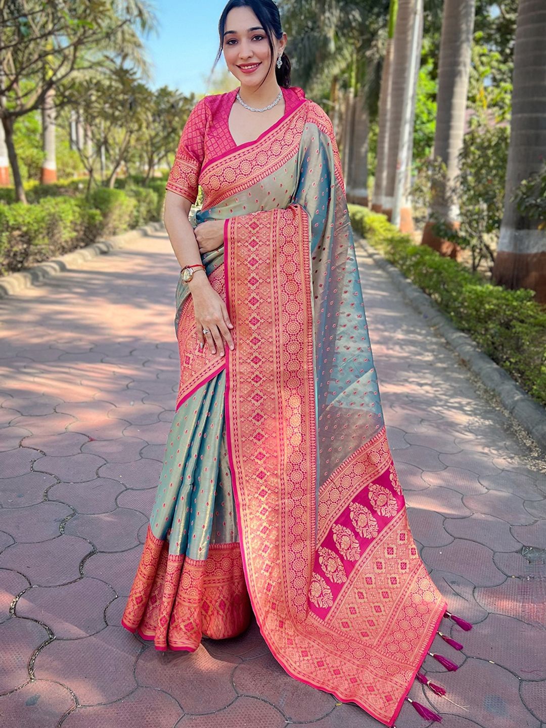 

Suha Art Silk Kanjeevaram Saree, Grey