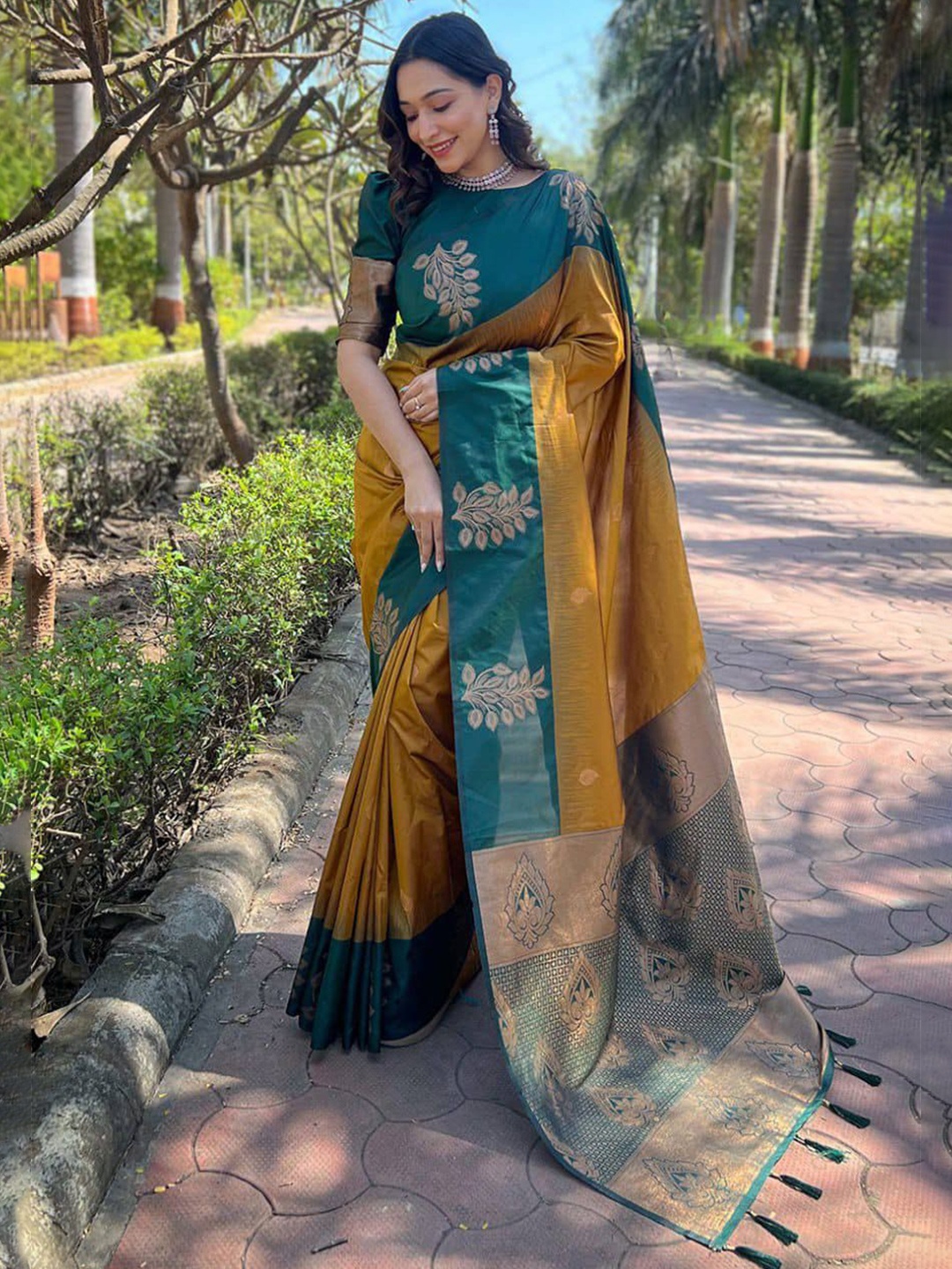 

Sitanjali Woven Design Zari Silk Blend Kanjeevaram Saree, Mustard