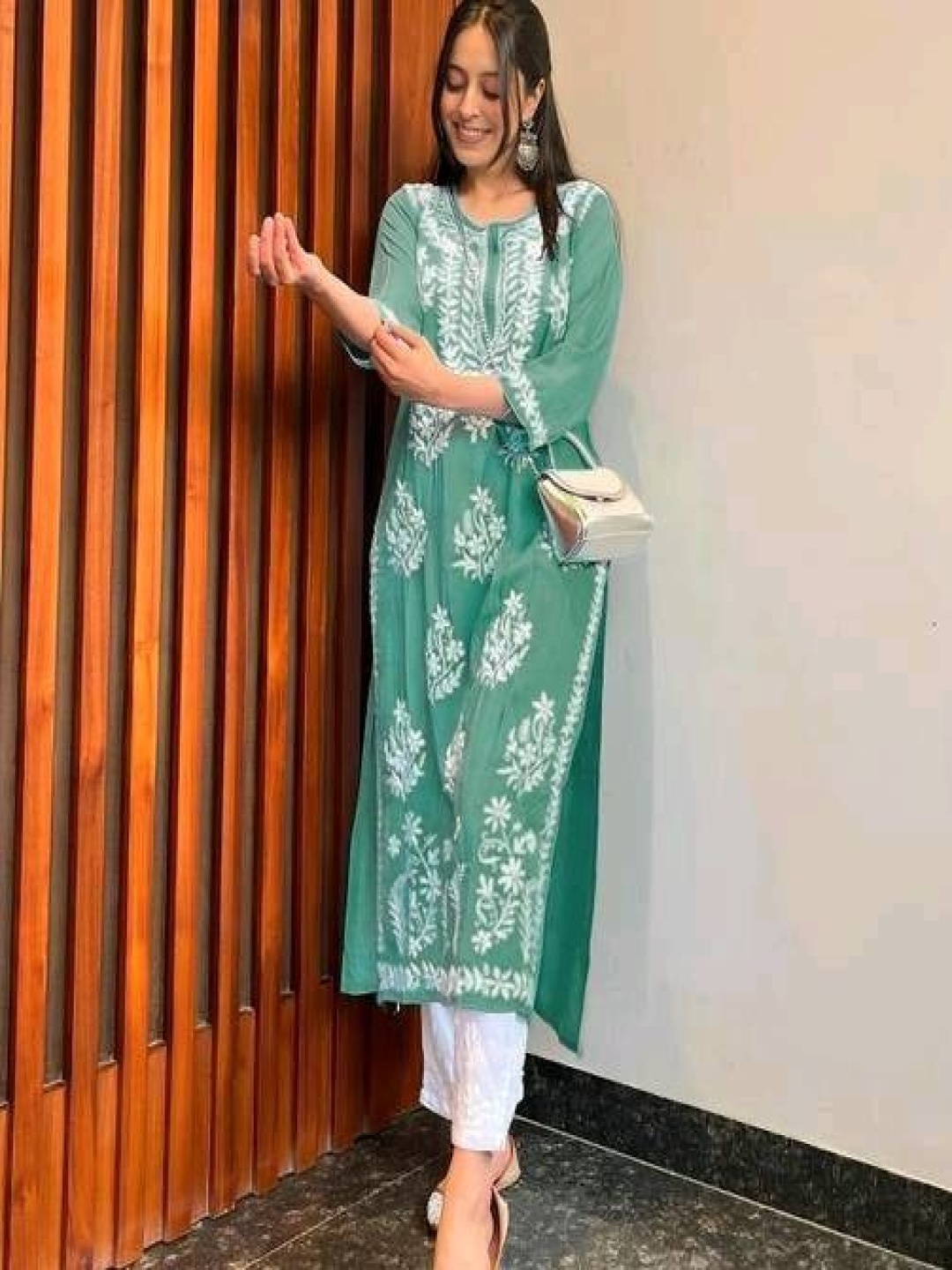 

Rujave Women Floral Embroidered Regular Chikankari Kurta with Palazzos, Green