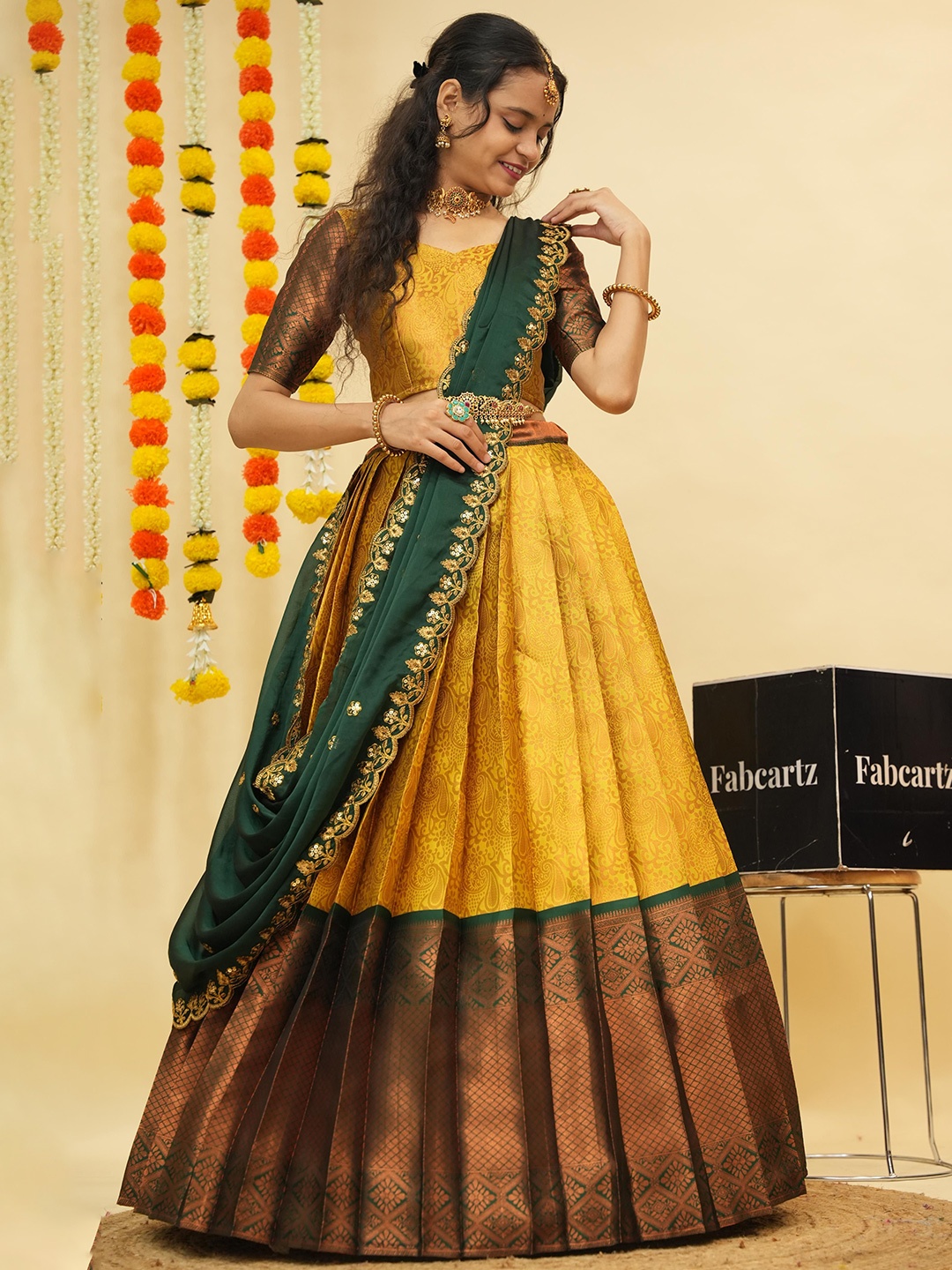 

Fabcartz Sweetheart Neck Zari Semi-Stitched Lehenga & Unstitched Blouse With Dupatta, Yellow