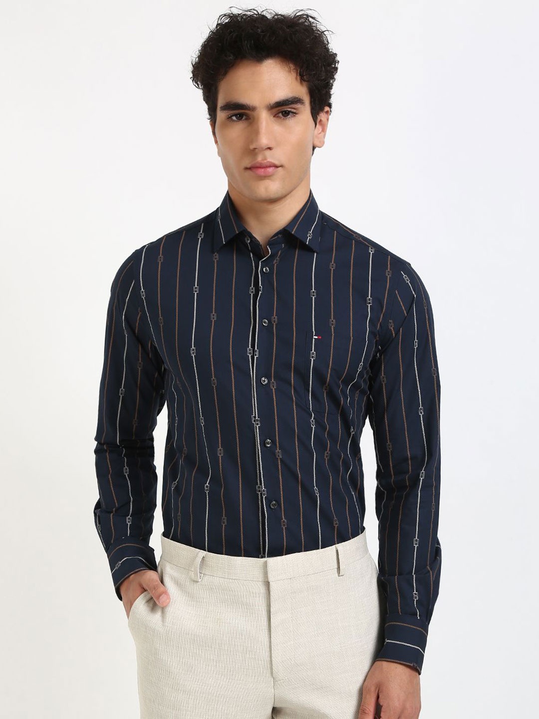 

Tommy Hilfiger Men Spread Collar Vertical Striped Cotton Formal Shirt, Navy blue