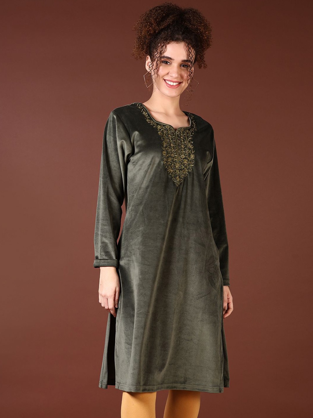 

V-Mart Embroidered Velvet Round Neck Ethnic Kurta, Olive