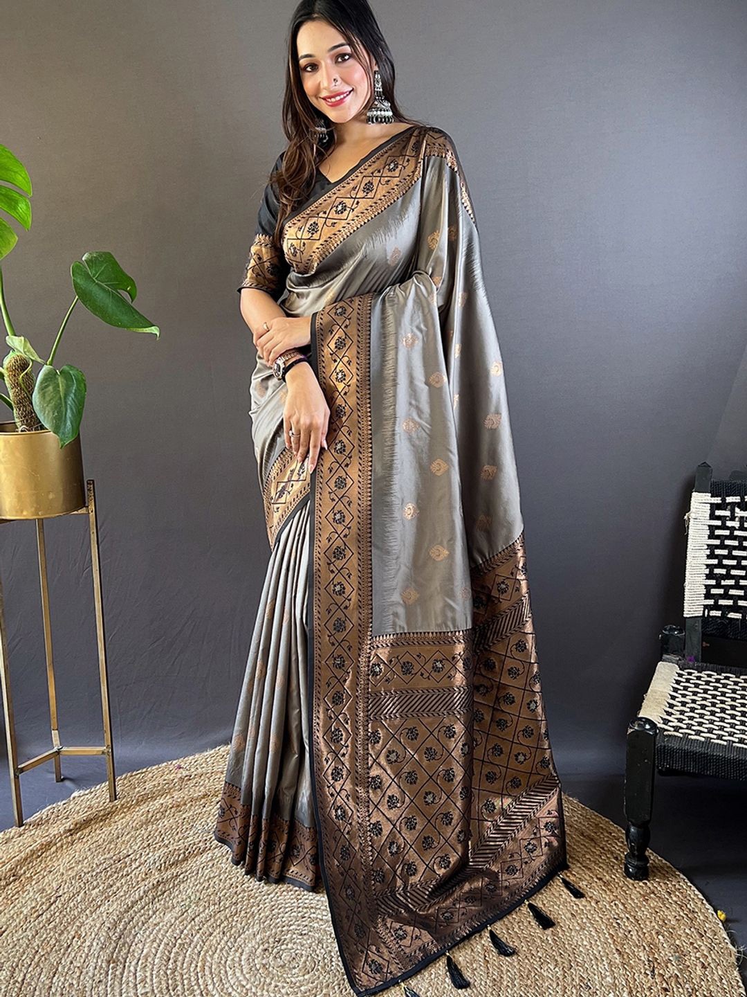 

Suha Art Silk Kanjeevaram Saree, Grey