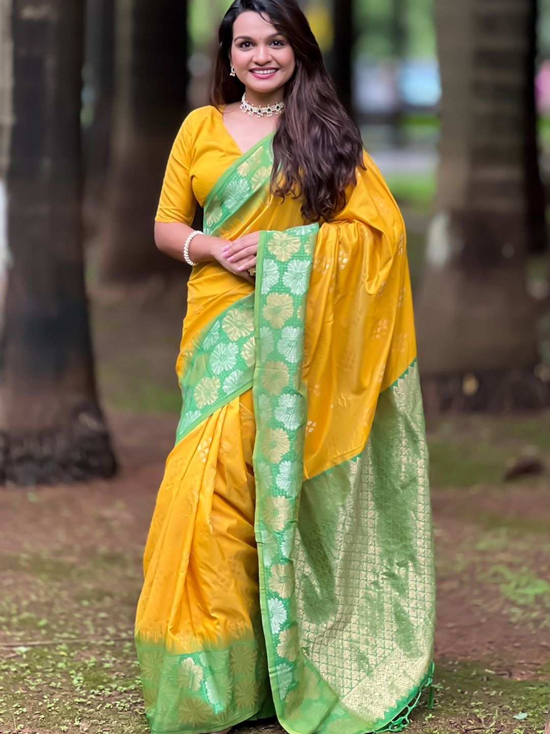 

Suha Woven Design Zari Art Silk Kanjeevaram Saree, Yellow