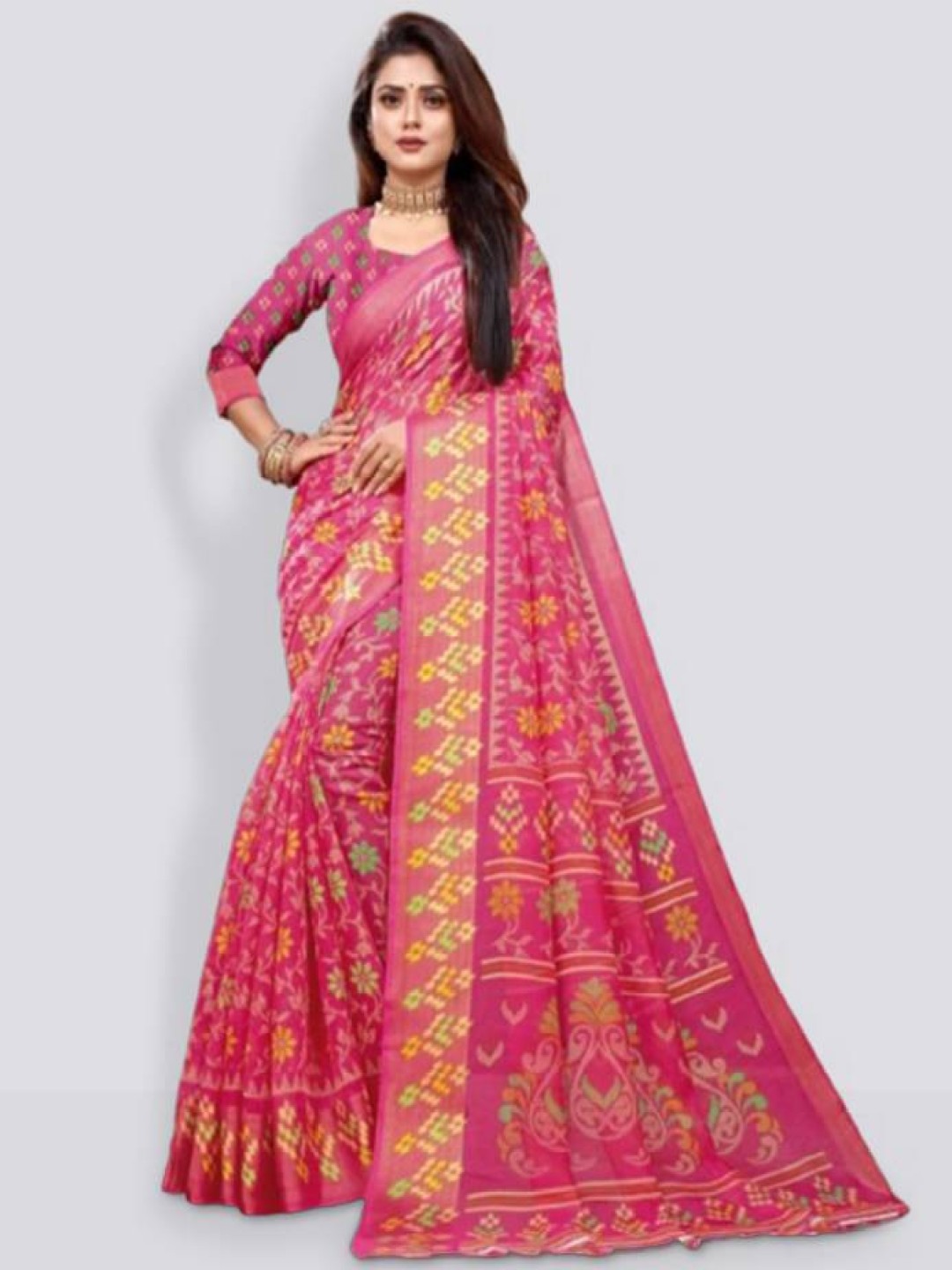 

RUNAYA NX Floral Printed Saree, Pink
