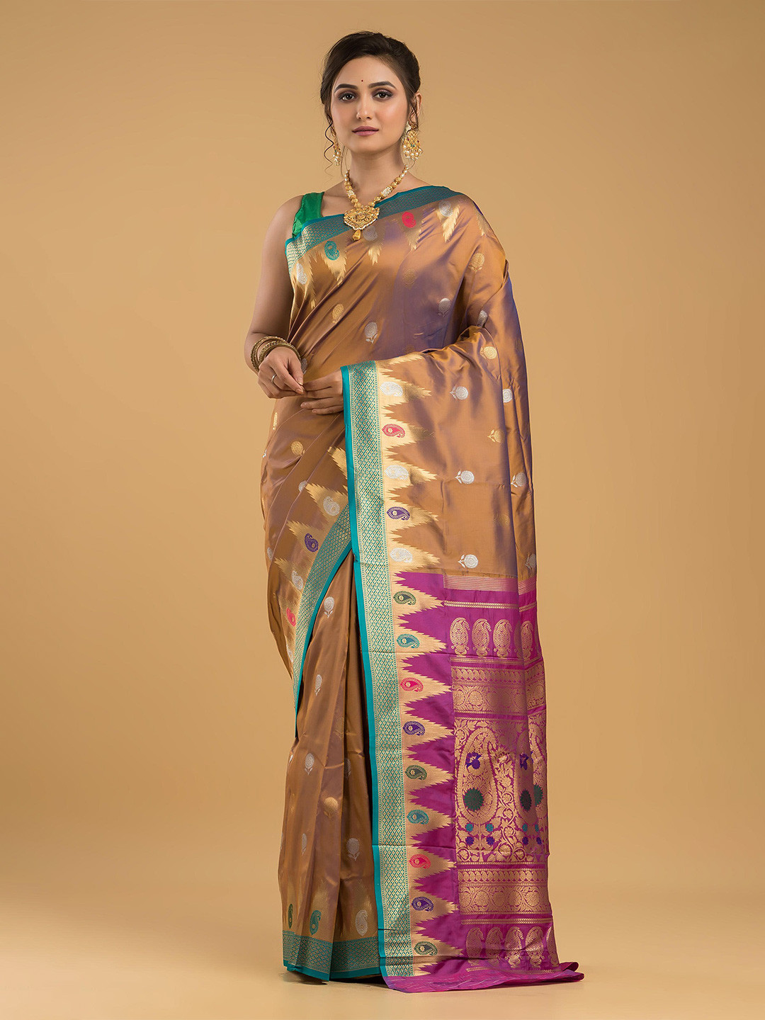 

Dheu Woven Design Zari Silk Blend Kanjeevaram Saree, Brown