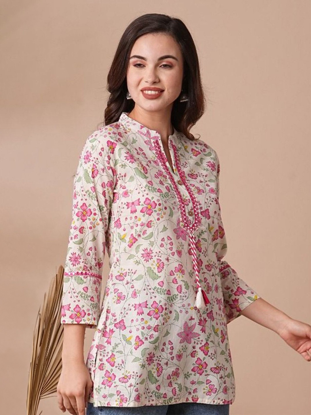 

GUNDIA FASHION Floral Embroidered Mirror Work Pure Cotton Mirror Work Kurti, White