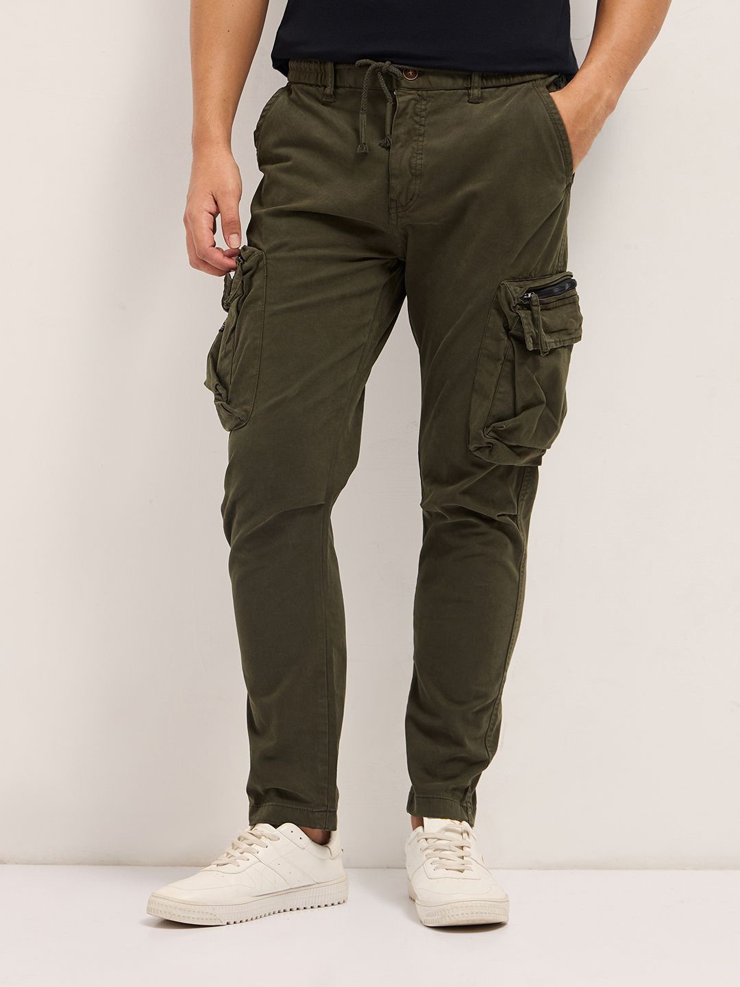 

THE BEAR HOUSE Men Slim Fit Cargos Trousers, Green