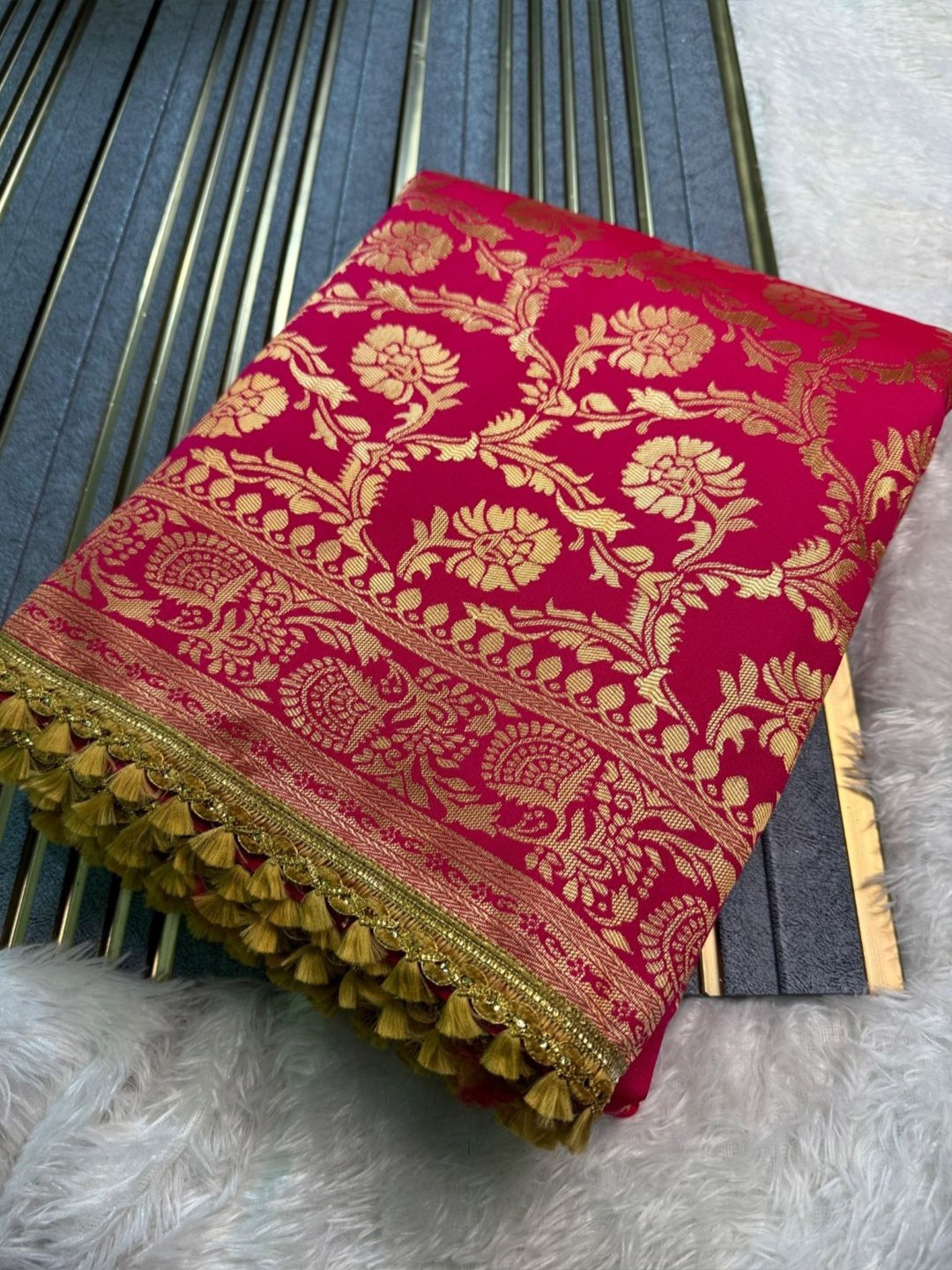 

DIVASTRI Woven Design Zari Silk Blend Kanjeevaram Saree, Pink