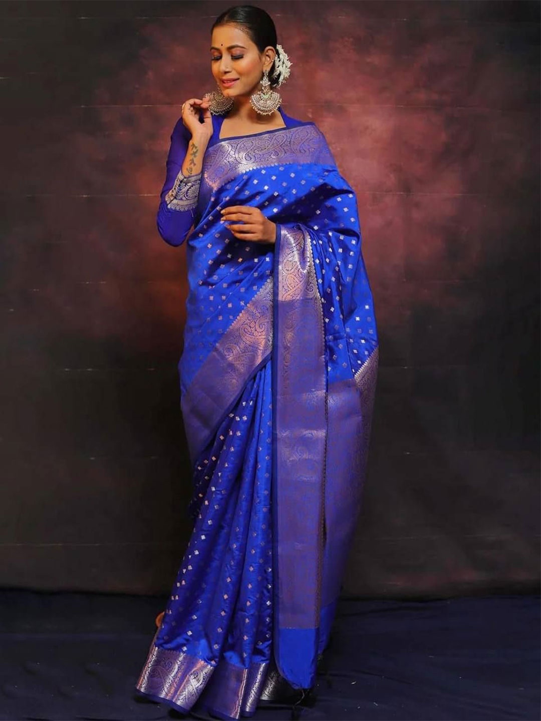 

Sanwariya Silk Woven Design Zari Silk Blend Kanjeevaram Saree, Blue