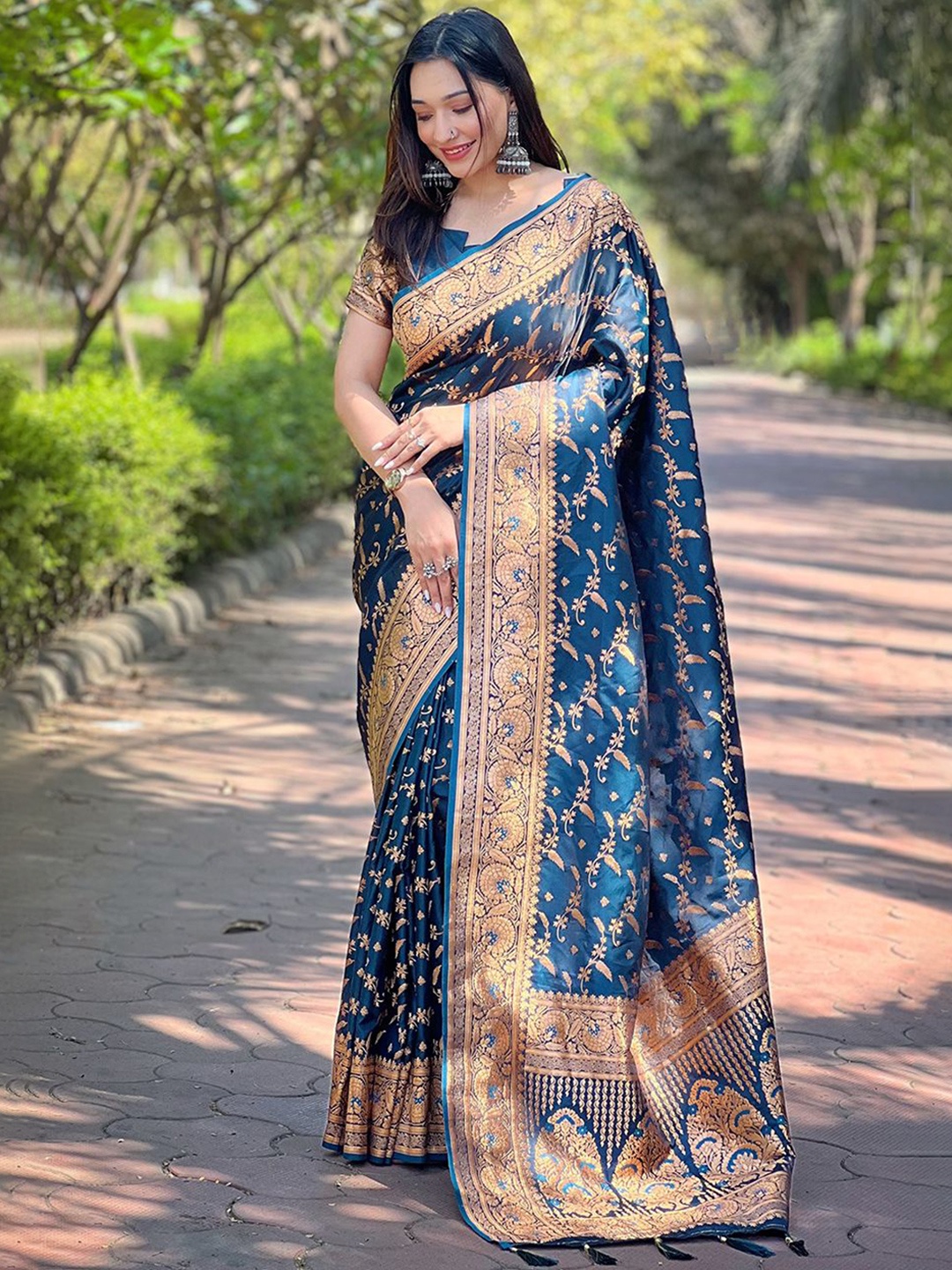 

Suha Woven Design Zari Art Silk Banarasi Saree, Blue