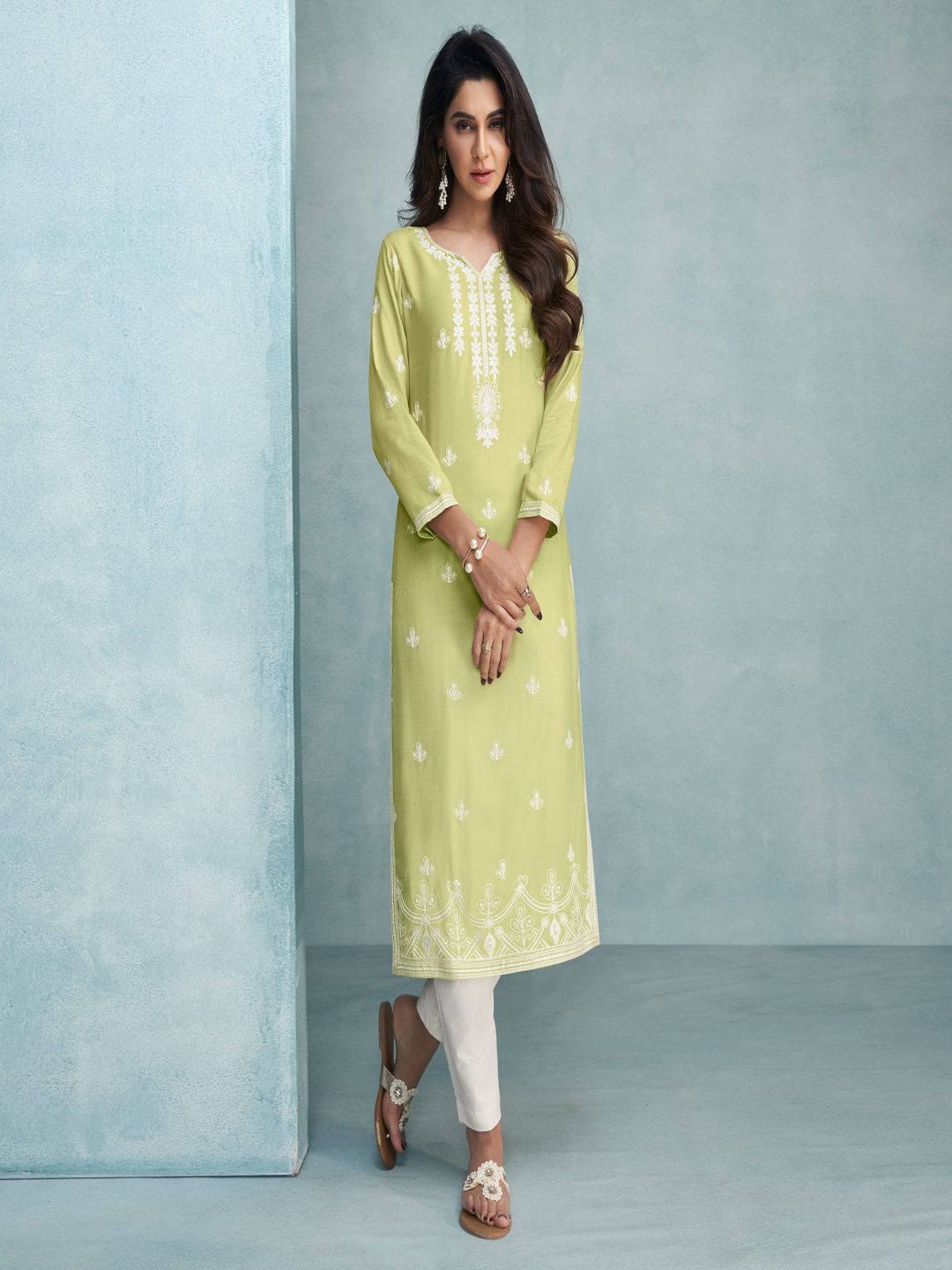 

Peachmode Embroidered Straight Kurta, Green
