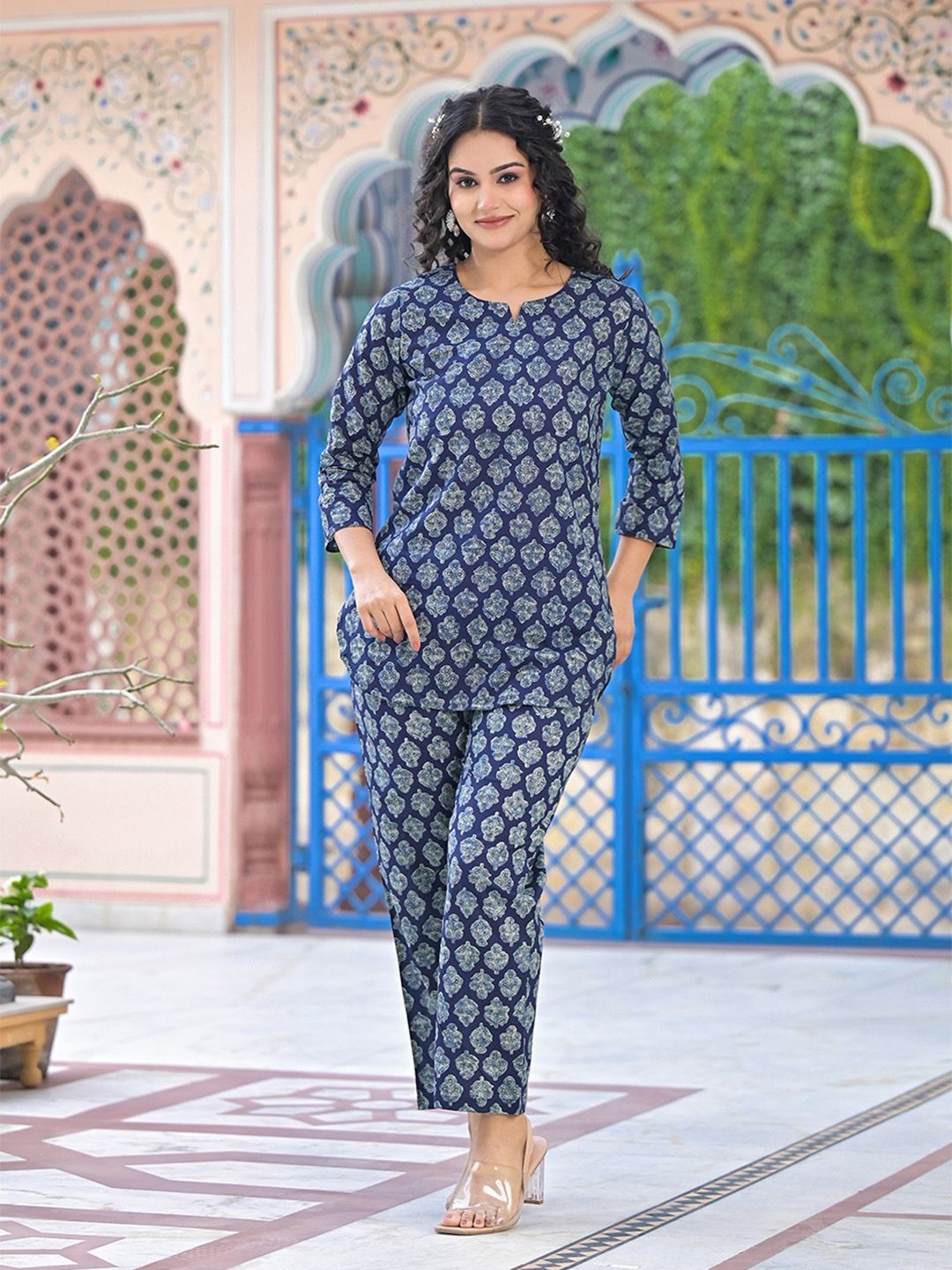 

ARAVALII Floral Printed Pure Cotton Top With Pyjama, Blue
