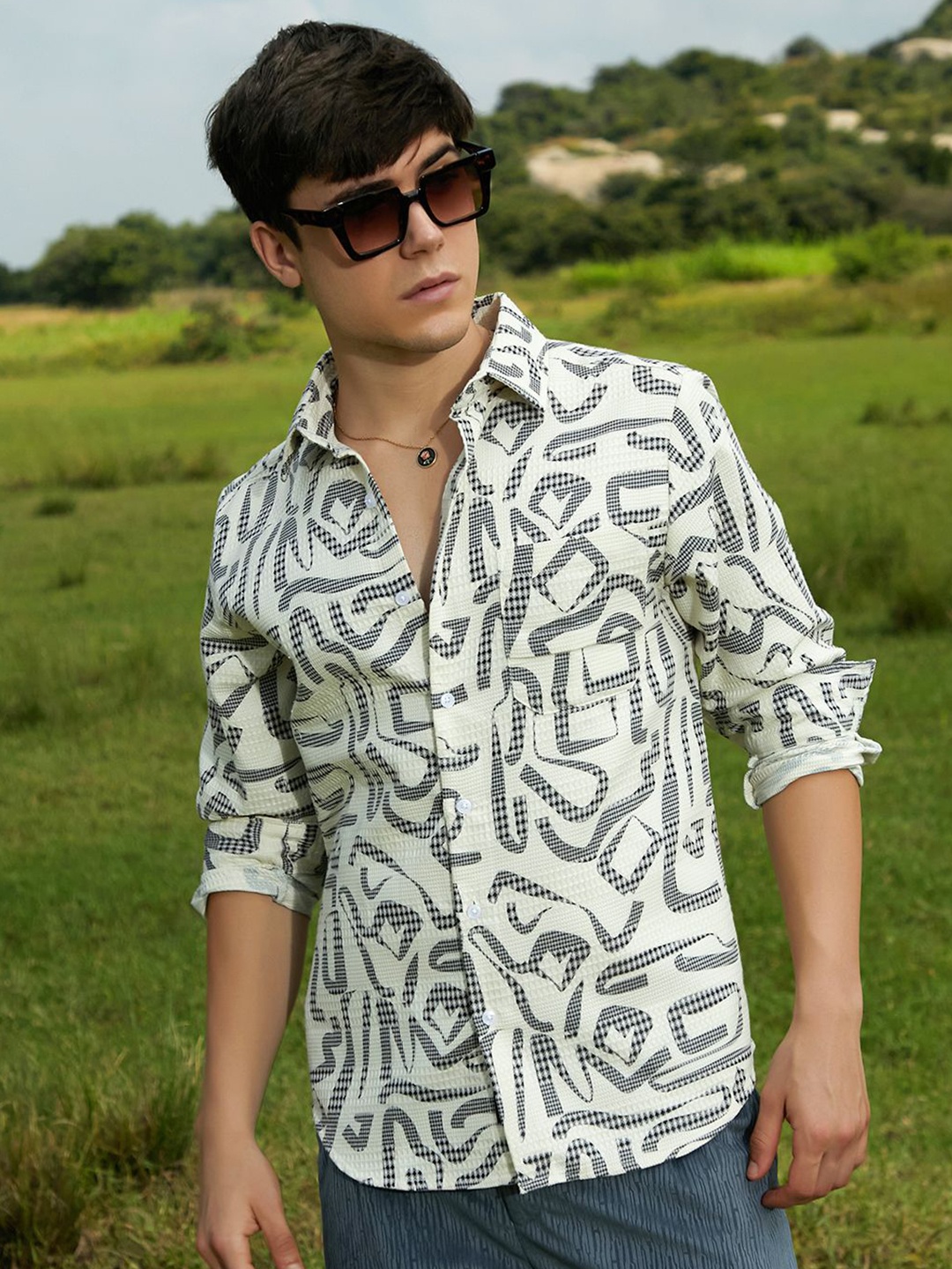 

Campus Sutra Men Comfort Spread Collar Abstract Printed Casual Shirt, Beige