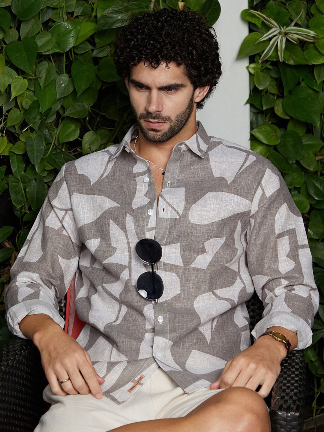 

Campus Sutra Men Comfort Spread Collar Abstract Printed Linen Casual Shirt, Brown