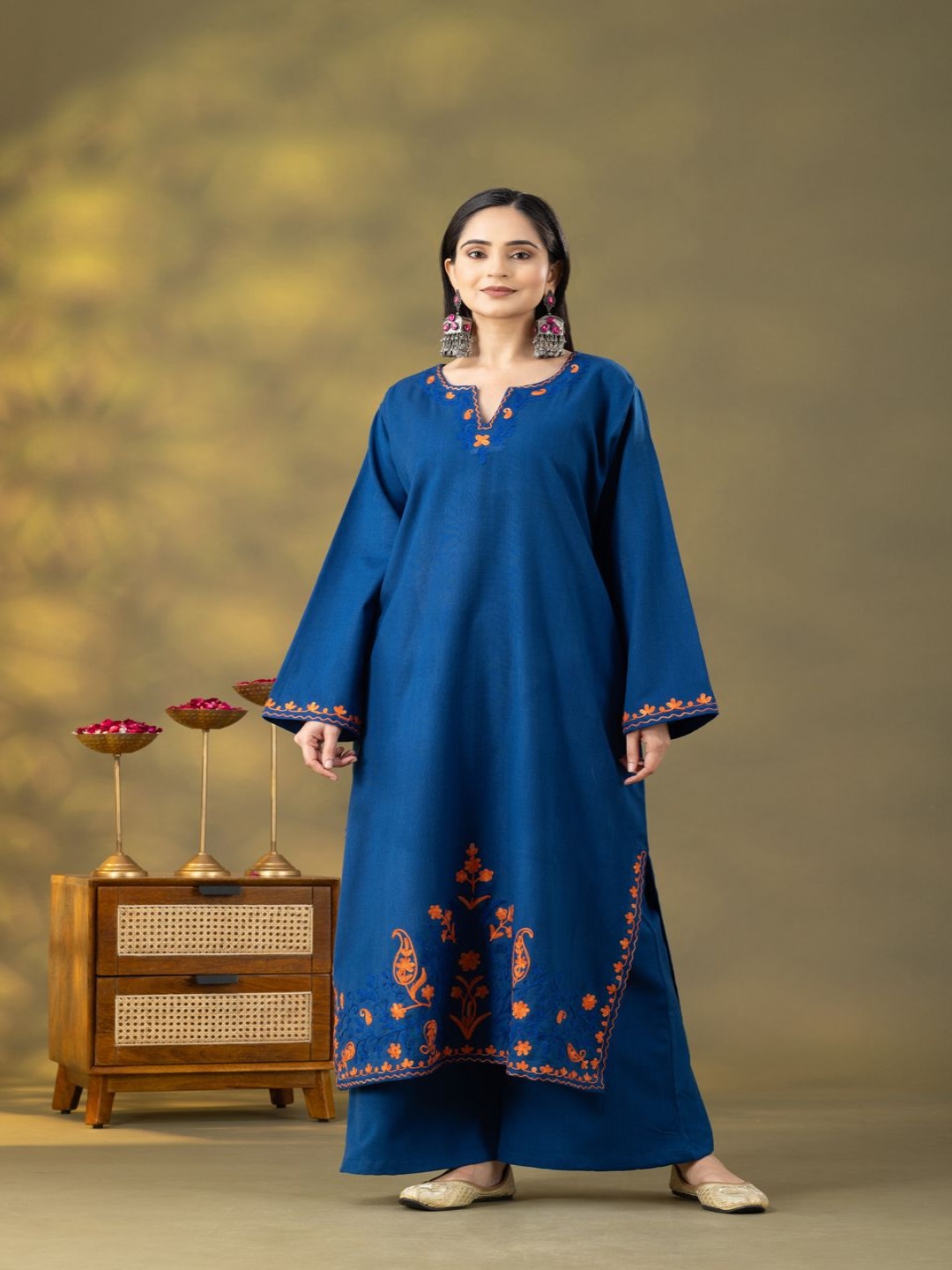

HANDIKART Utsaah Floral Embroidered Aari Work Straight Kurta With Palazzo, Blue
